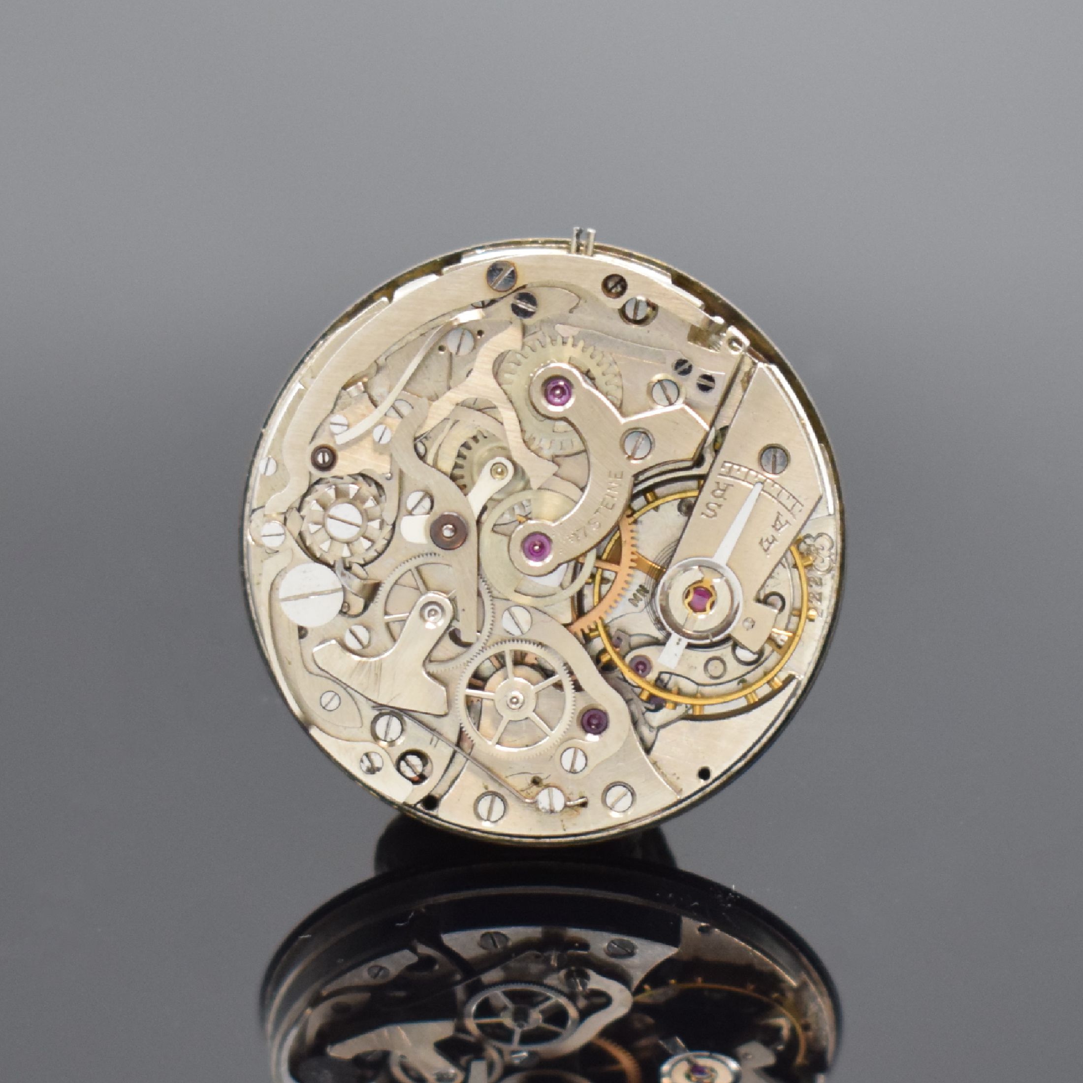 Detail d: LEONIDAS Fliegerchronograph Kaliber 222 mit Flyback, Schweiz um 1960, Handaufzug, 4- fach verschr. Stahlgeh., schwarze Drehlünette m. 60er-Tlg., ...