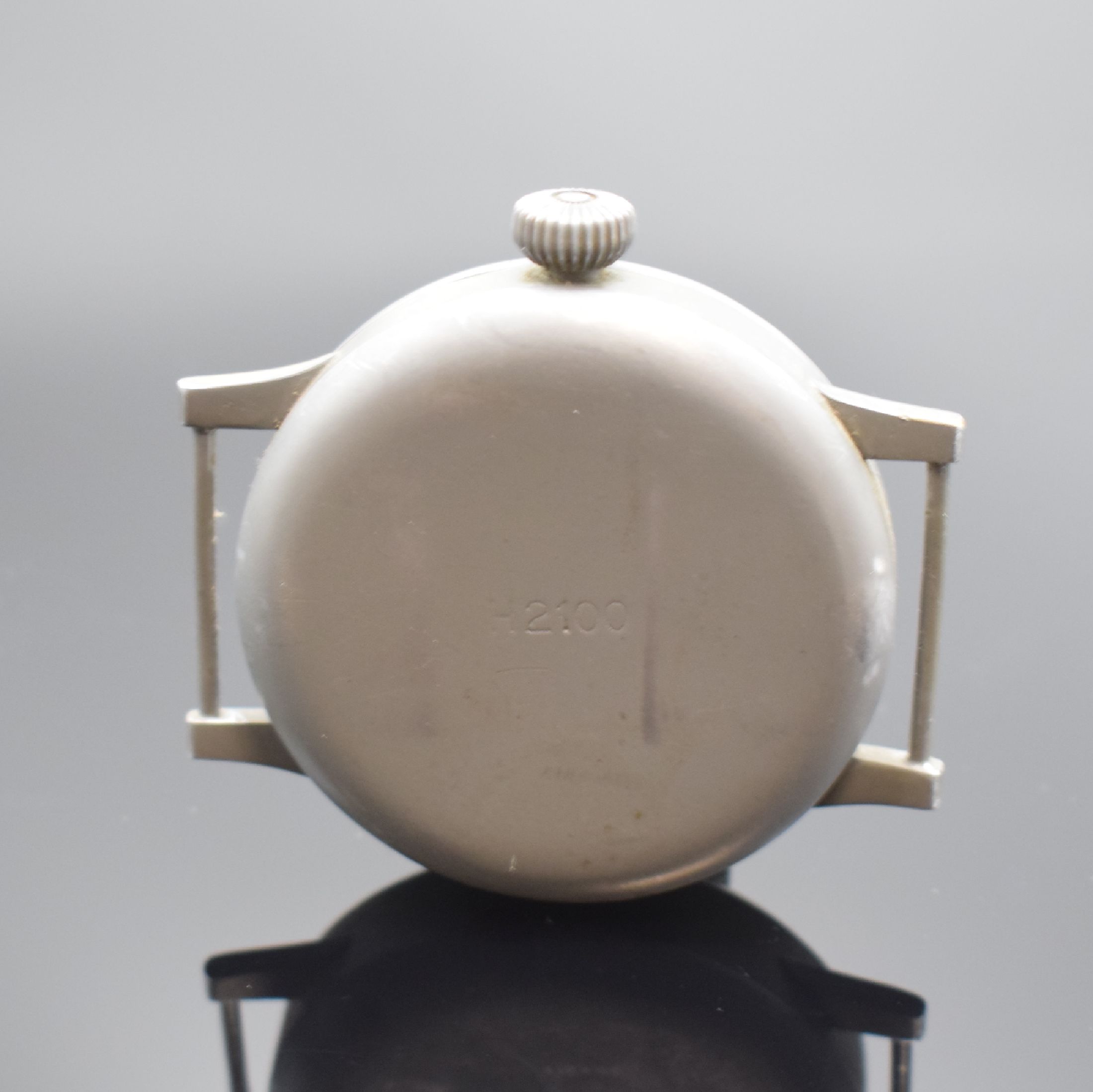 Detail b: LACO große Fliegeruhr FL 23883, Deutschland um 1940, Handaufzug, grau lack. gedr. Geh., orig. Krone und Glas, schwarzes Zifferbl., Leuchtindizes und ...