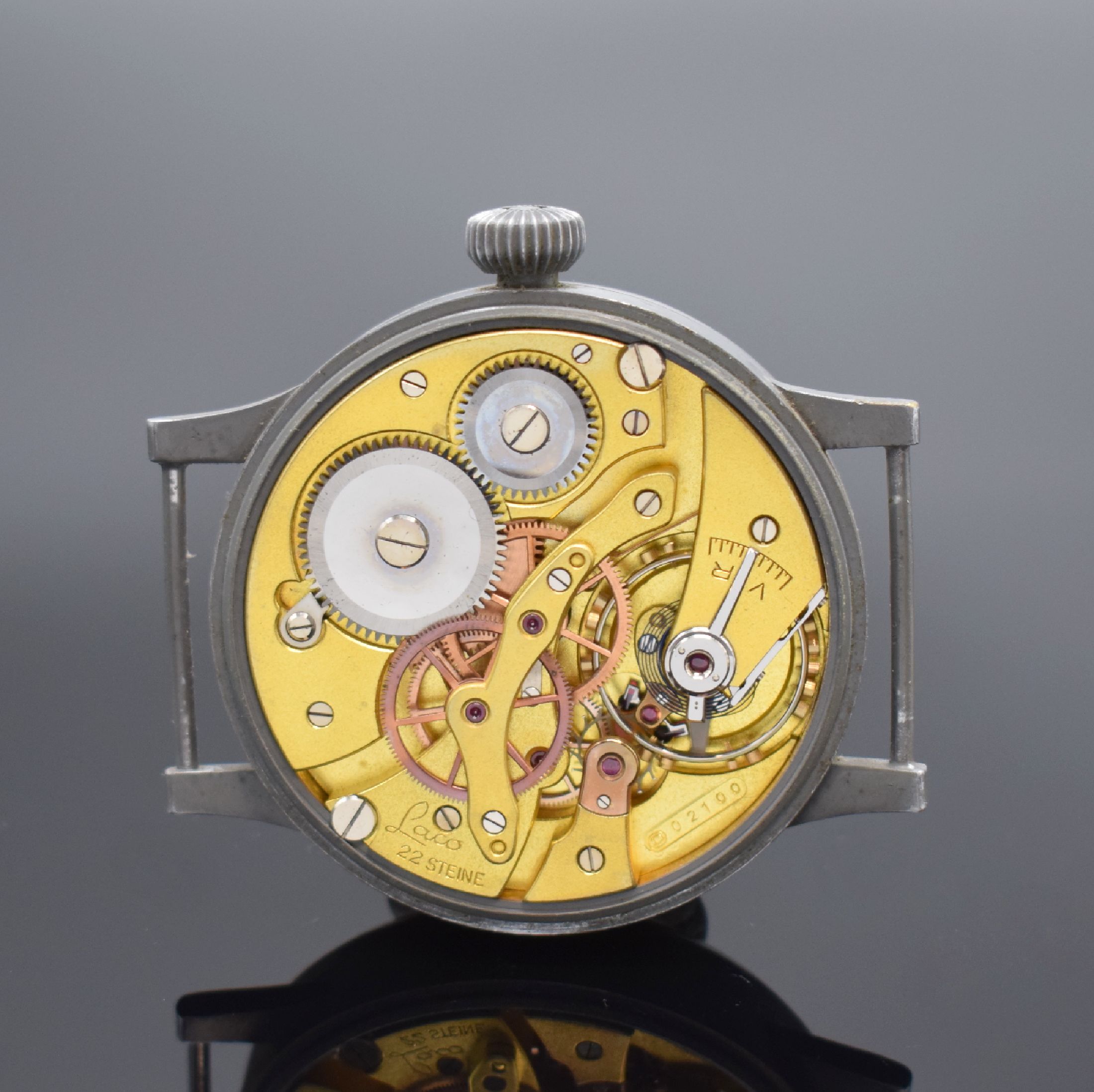 Detail d: LACO große Fliegeruhr FL 23883, Deutschland um 1940, Handaufzug, grau lack. gedr. Geh., orig. Krone und Glas, schwarzes Zifferbl., Leuchtindizes und ...