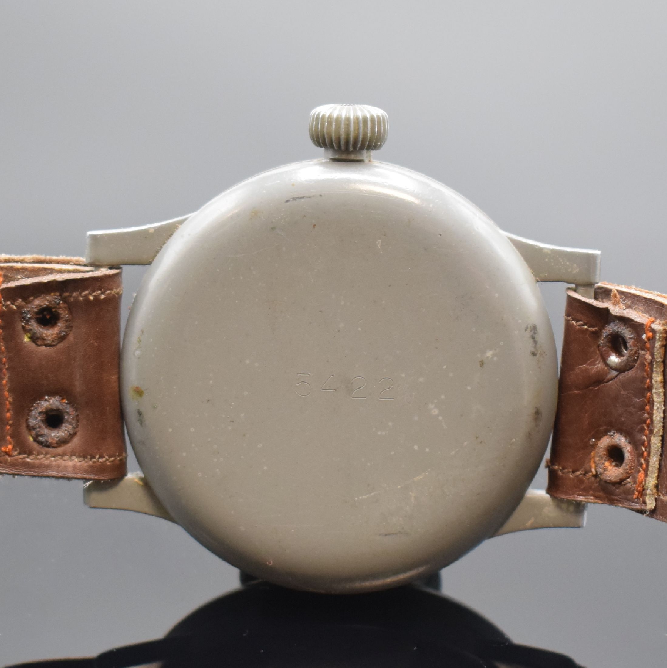 Detail d: STOWA große Fliegeruhr FL 23883, Deutschland um 1940, Handaufzug, grau lack. Geh., Boden und Glasrand aufgedr., orig. Krone und Glas, schwarz. ...