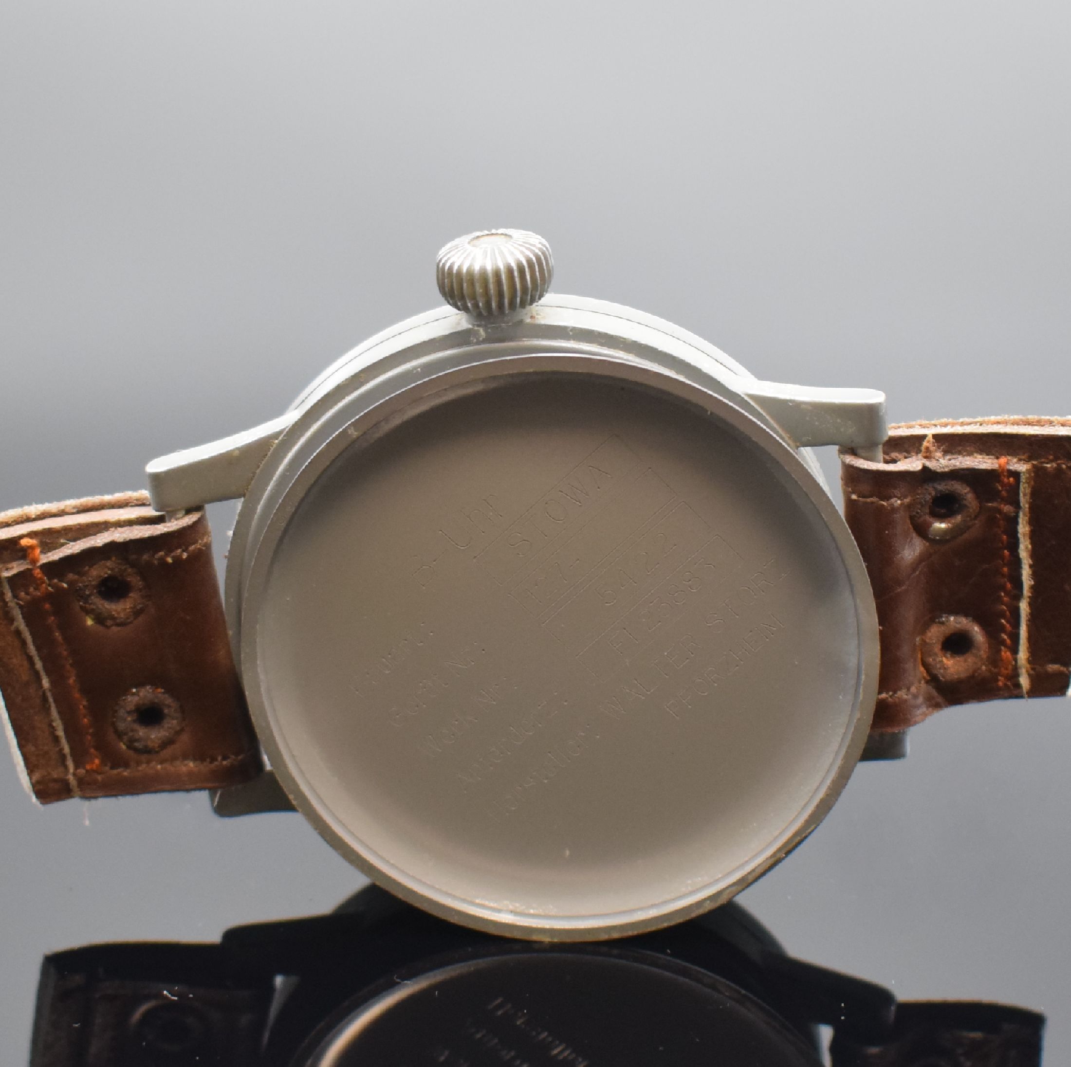 Detail f: STOWA große Fliegeruhr FL 23883, Deutschland um 1940, Handaufzug, grau lack. Geh., Boden und Glasrand aufgedr., orig. Krone und Glas, schwarz. ...