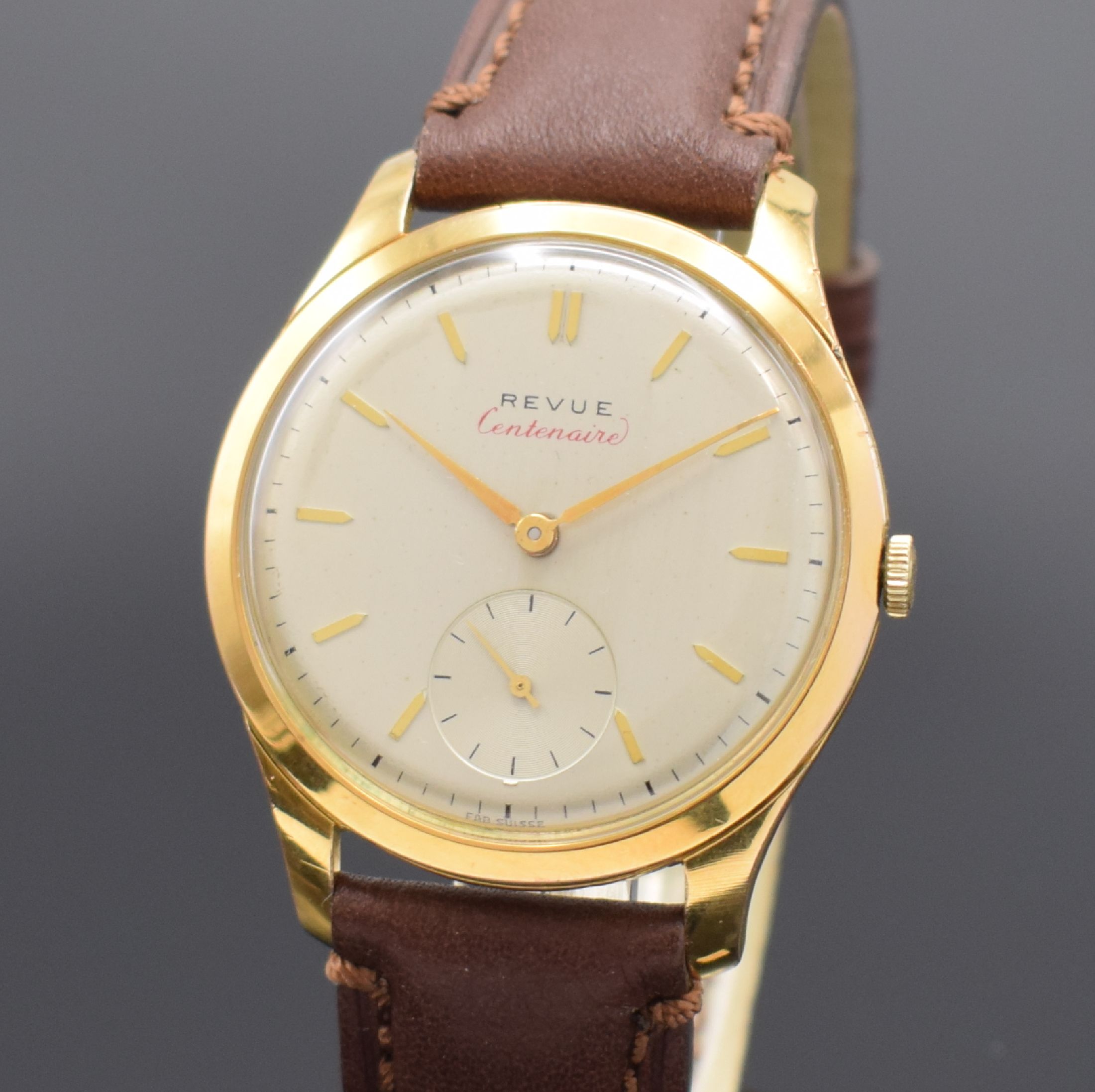 Detail a: REVUE Centenaire Kaliber 81 große Herrenarmbanduhr, Schweiz um 1955, Handaufzug, verg. Geh., gedr. Stahlboden, silb. Zifferbl. pat., gold. Indizes ...