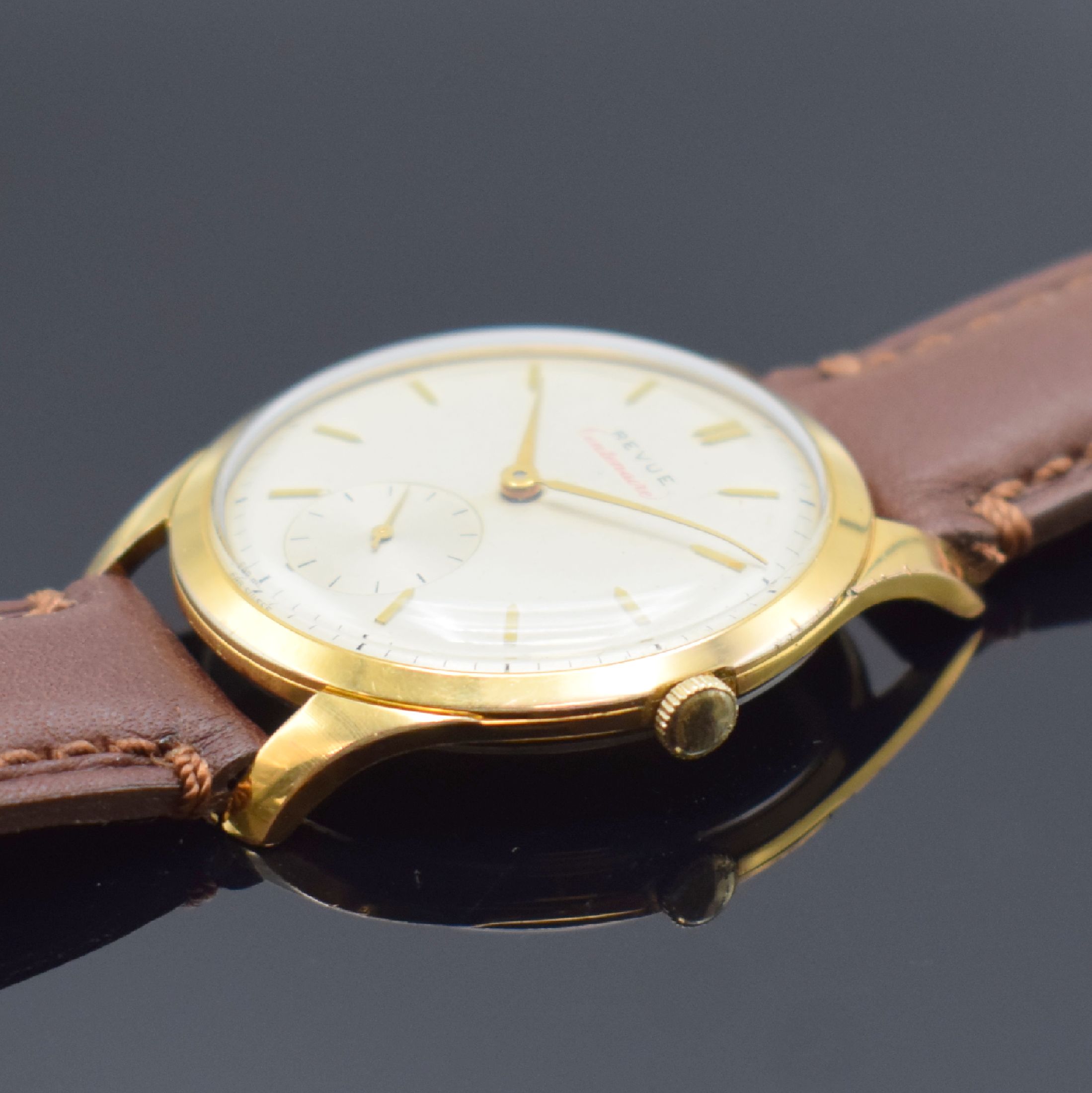 Detail b: REVUE Centenaire Kaliber 81 große Herrenarmbanduhr, Schweiz um 1955, Handaufzug, verg. Geh., gedr. Stahlboden, silb. Zifferbl. pat., gold. Indizes ...