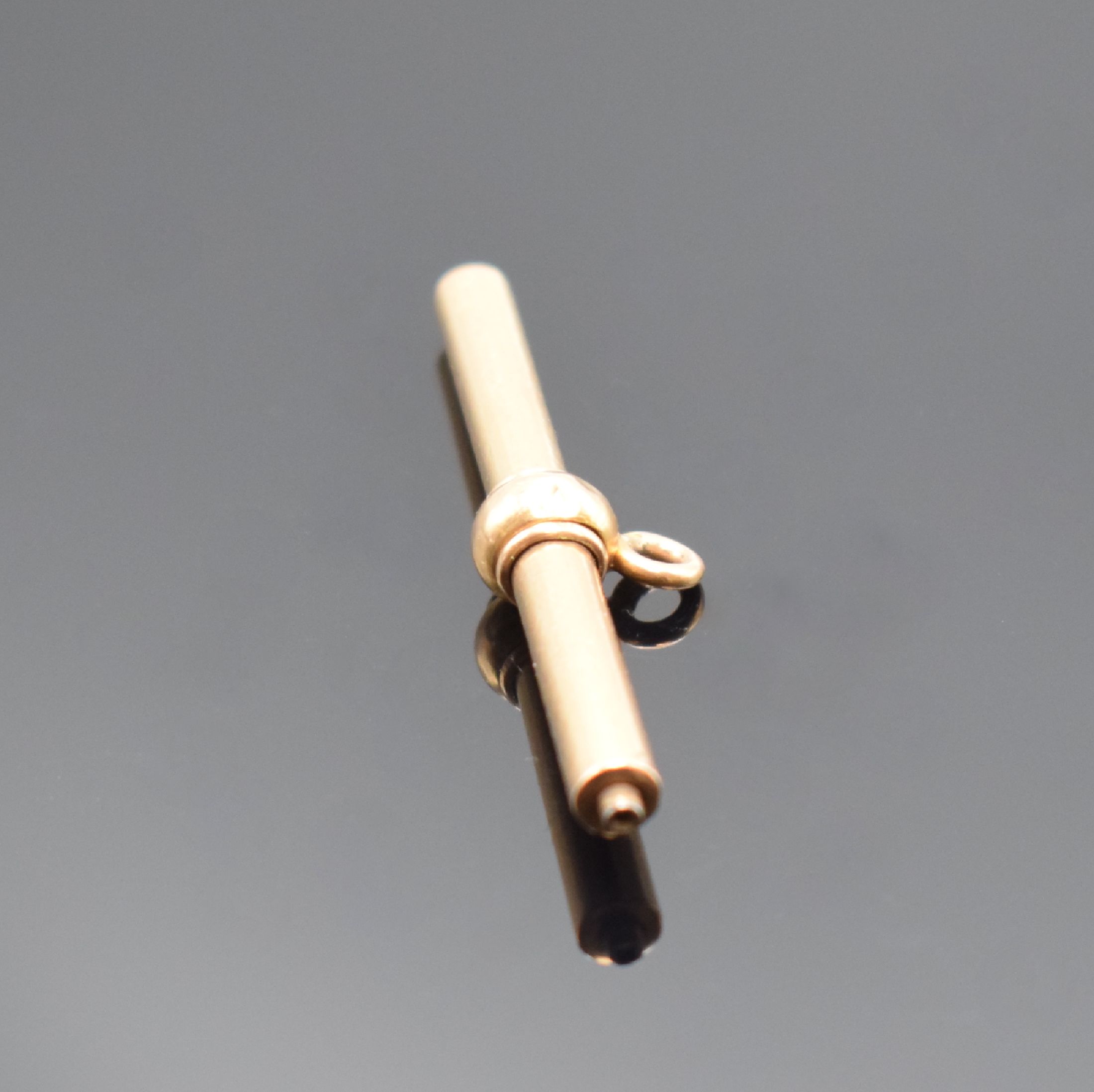 Detail b: 5 Taschenuhrschlüssel in RG 750/000, um 1830, Knebel-förmig, teilweise verziert, 2 mit Schmucksteinen bes., 1 x mehrfarbiges Gold, gebrauchsfähig