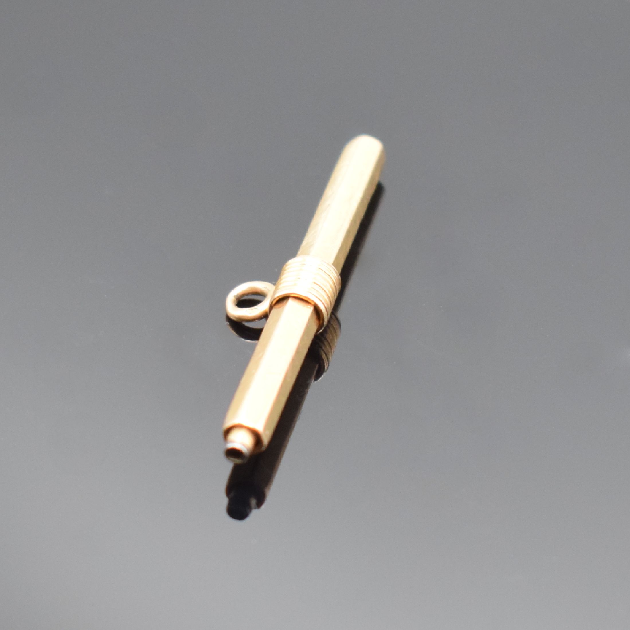 Detail c: 5 Taschenuhrschlüssel in RG 750/000, um 1830, Knebel-förmig, teilweise verziert, 2 mit Schmucksteinen bes., 1 x mehrfarbiges Gold, gebrauchsfähig