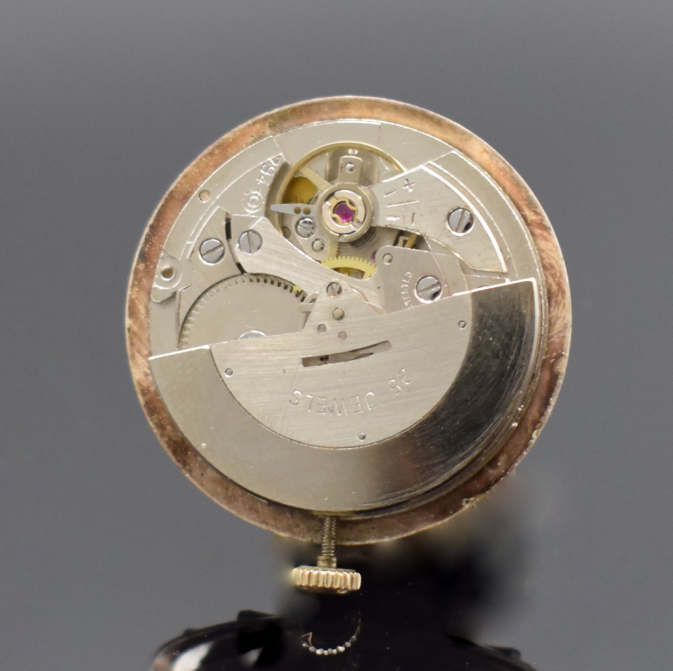 Detail f: CONDOR Herrenarmbanduhr in GG 585/000, Schweiz um 1970, Automatik, Boden aufgedr., silb. Zifferbl. m. aufges. gold. Std.-Ind., gold. Zeiger, Datum b. ...