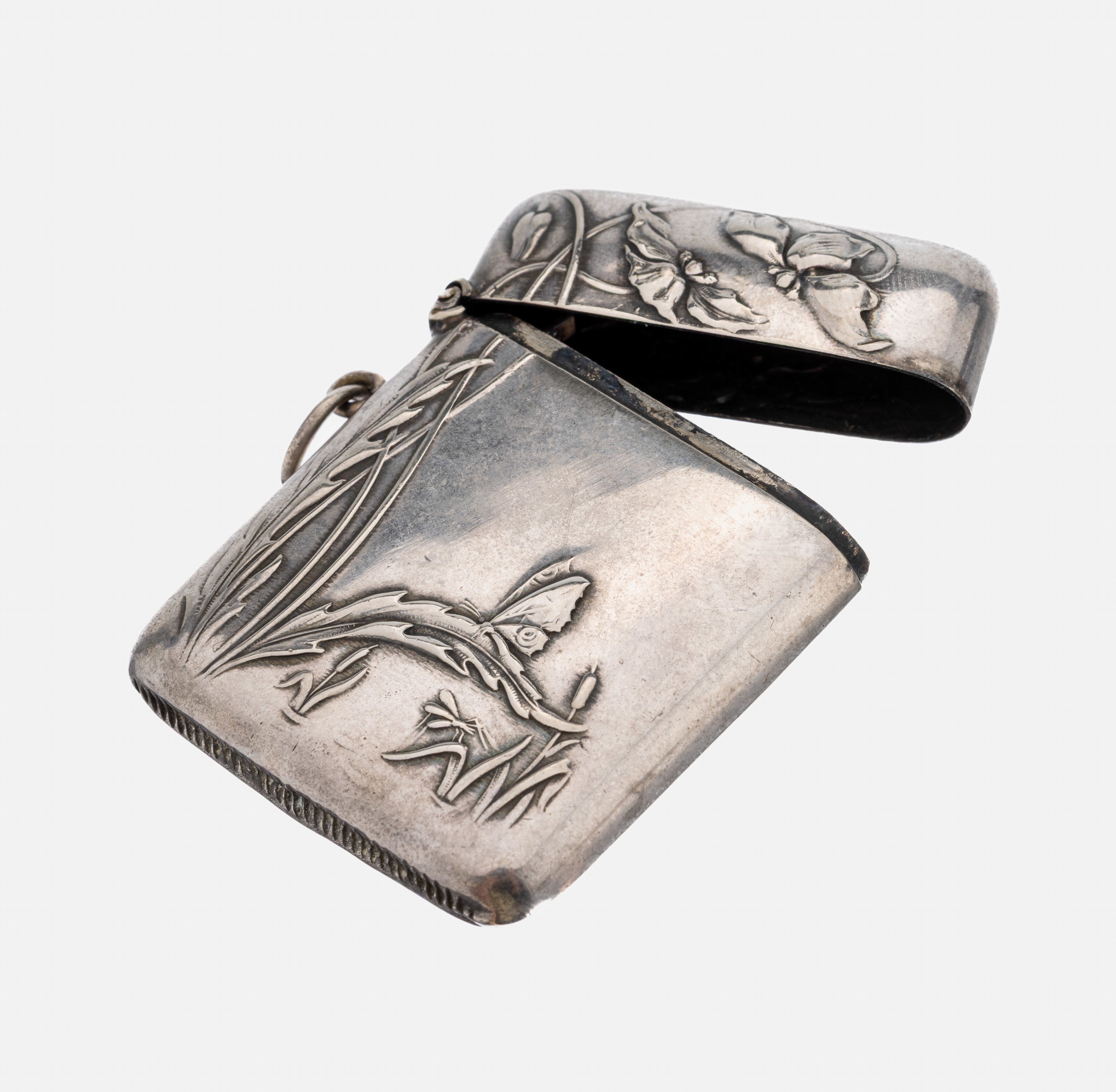 Jugendstil Streichholzetui, wohl Frankreich um 1900, Metall versilbert, beids. jugendstiltyp. Dekor mit Lilien und Schmetterling in Schilfpflanzen, ...