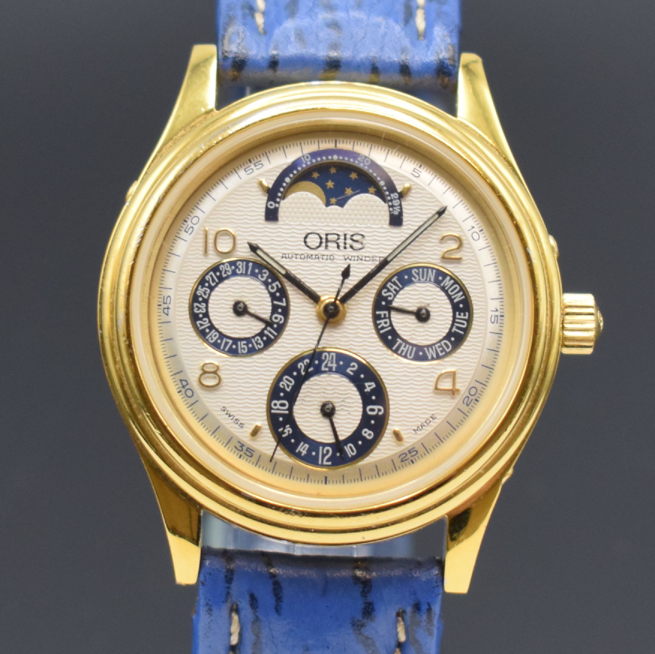 Detail a: ORIS Herrenarmbanduhr mit Vollkalender und 2. Zeitzone Referenz 7433, Schweiz um 1995, Automatik, verg. Geh. beids. vergl., Boden geschr., silb. ...