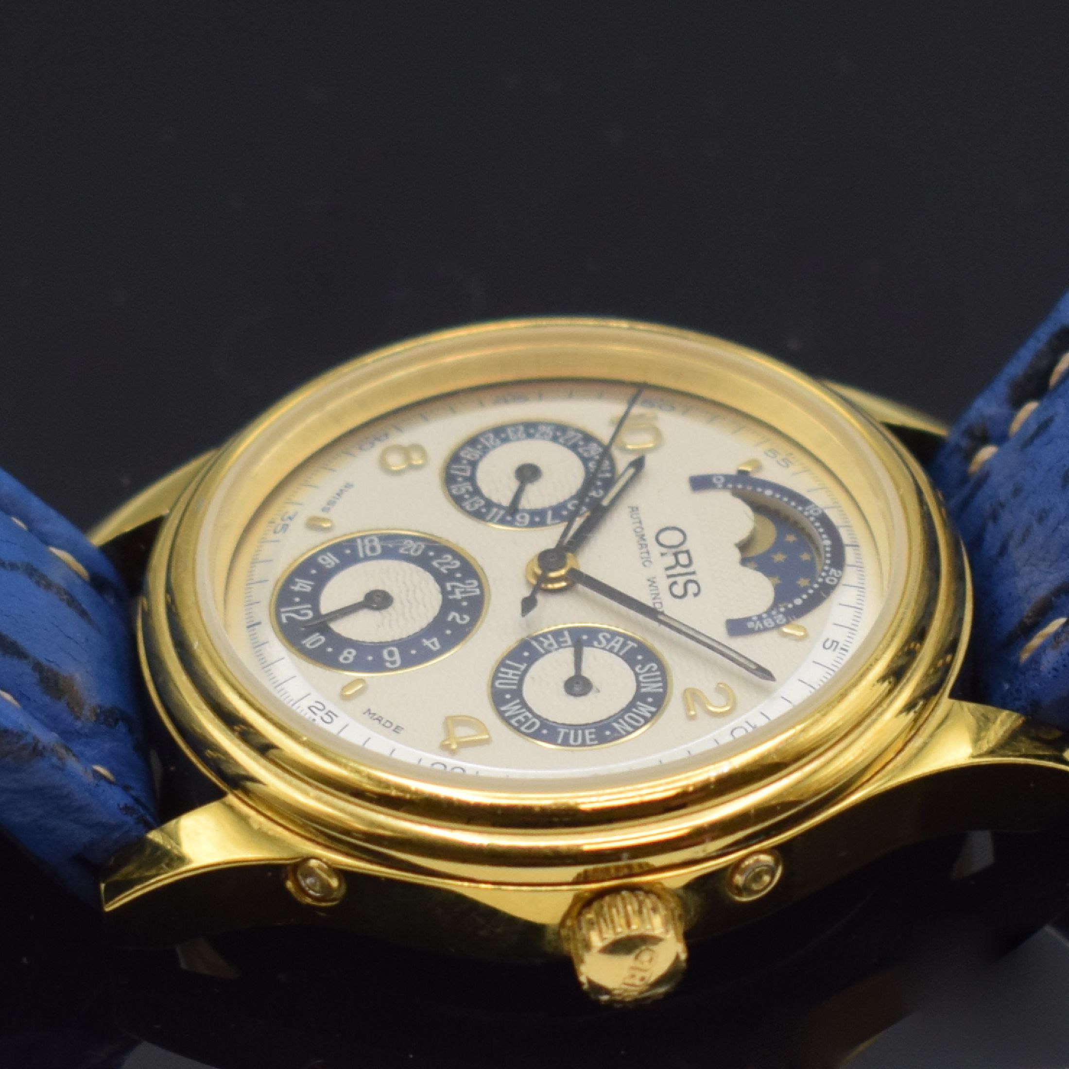 Detail b: ORIS Herrenarmbanduhr mit Vollkalender und 2. Zeitzone Referenz 7433, Schweiz um 1995, Automatik, verg. Geh. beids. vergl., Boden geschr., silb. ...