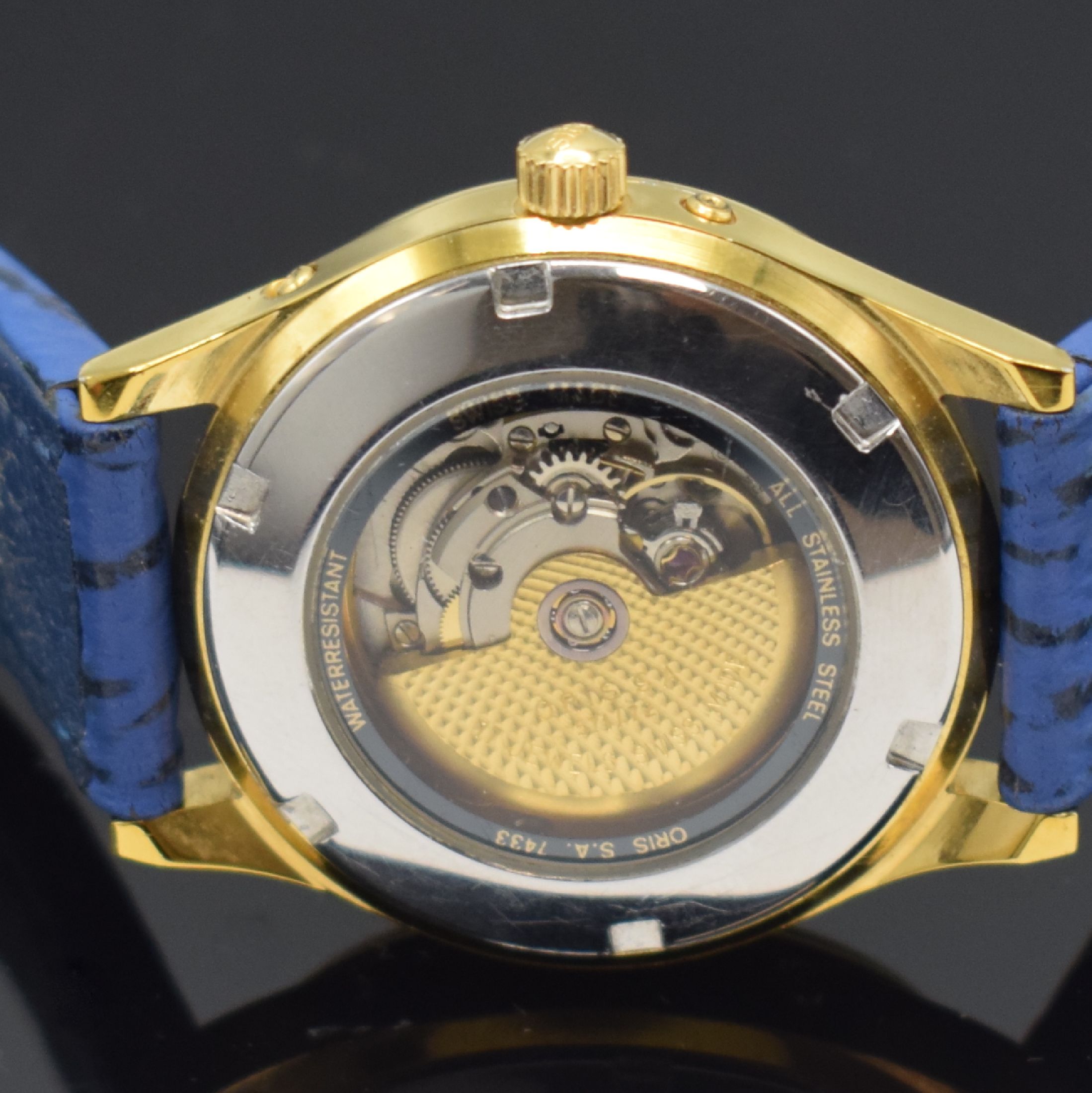 Detail d: ORIS Herrenarmbanduhr mit Vollkalender und 2. Zeitzone Referenz 7433, Schweiz um 1995, Automatik, verg. Geh. beids. vergl., Boden geschr., silb. ...
