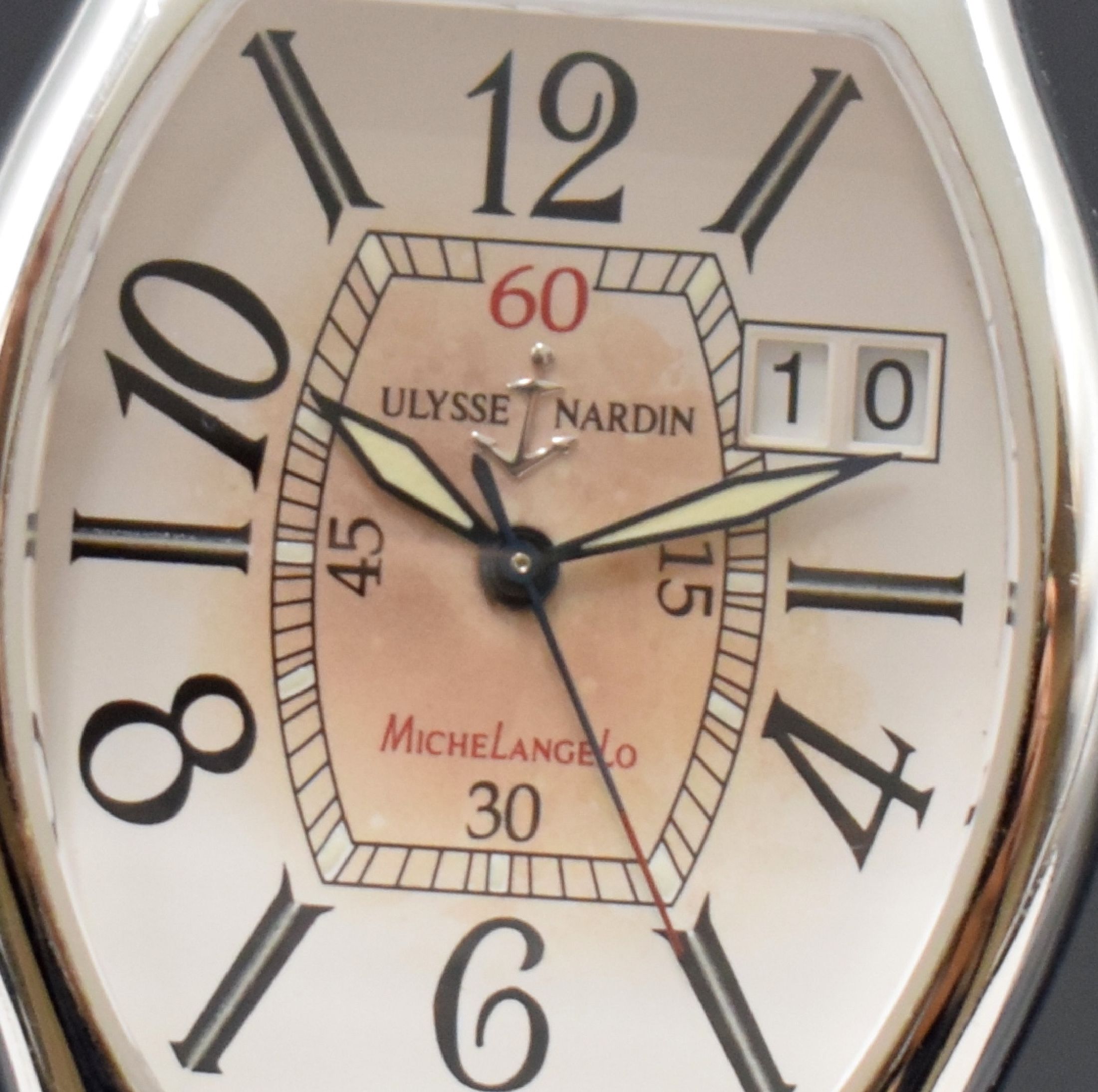 Detail b: ULYSSE NARDIN Michelangelo Big Date Herrenarmbanduhr Referenz 233-48, Schweiz um 2005, Automatik, tonneauförmiges Geh. in Stahl, Boden 4-fach ...
