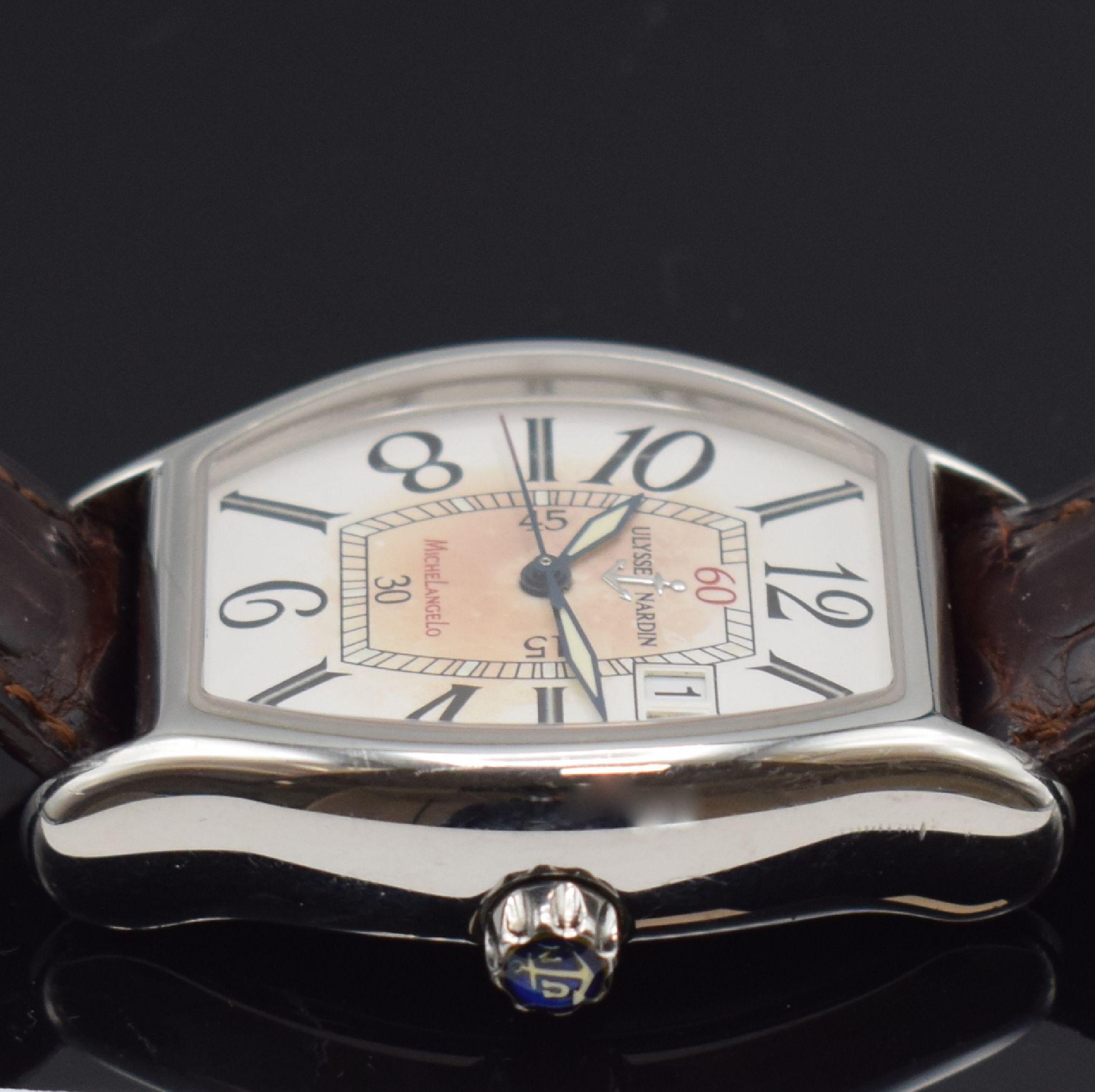 Detail c: ULYSSE NARDIN Michelangelo Big Date Herrenarmbanduhr Referenz 233-48, Schweiz um 2005, Automatik, tonneauförmiges Geh. in Stahl, Boden 4-fach ...