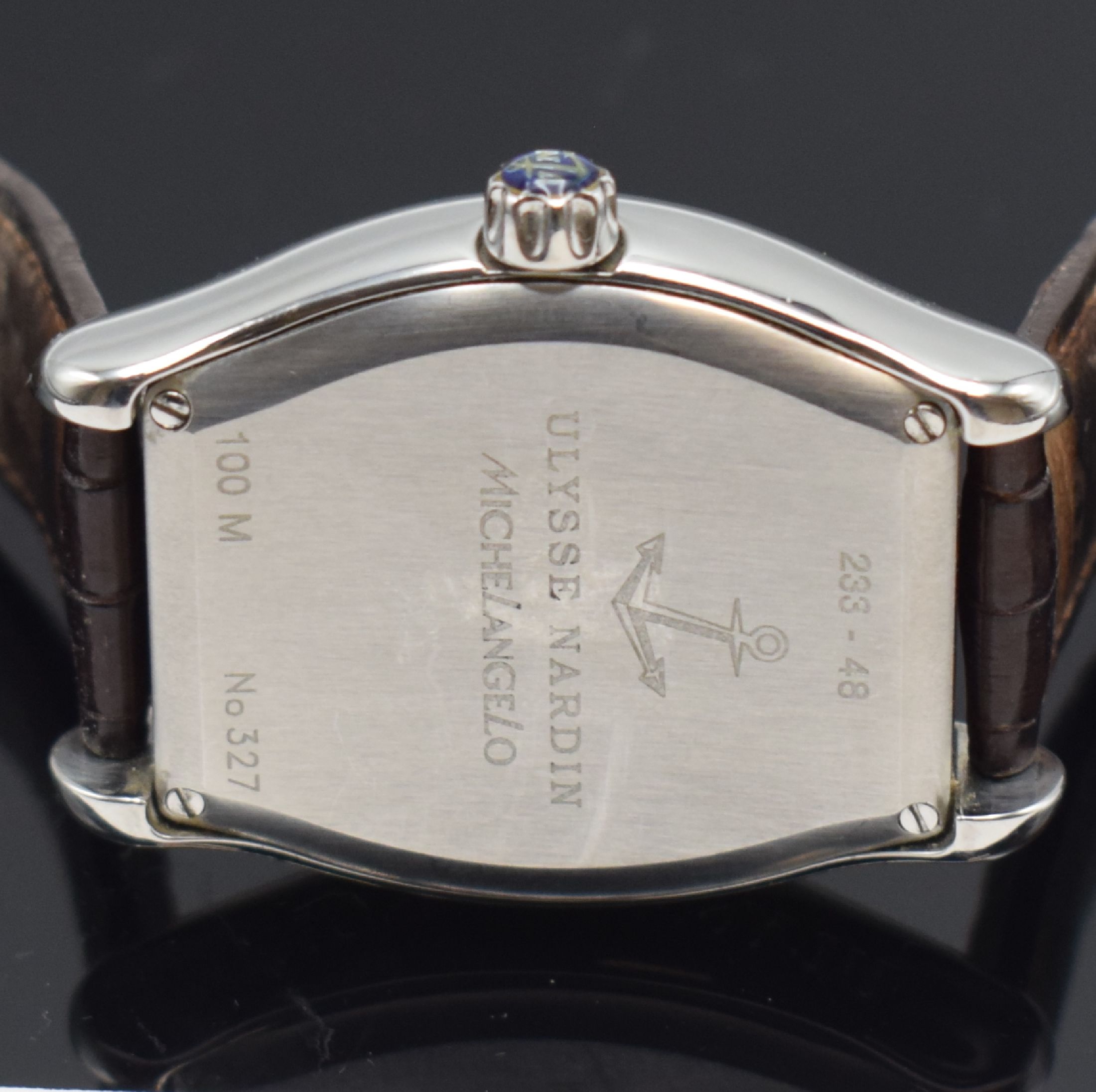 Detail e: ULYSSE NARDIN Michelangelo Big Date Herrenarmbanduhr Referenz 233-48, Schweiz um 2005, Automatik, tonneauförmiges Geh. in Stahl, Boden 4-fach ...