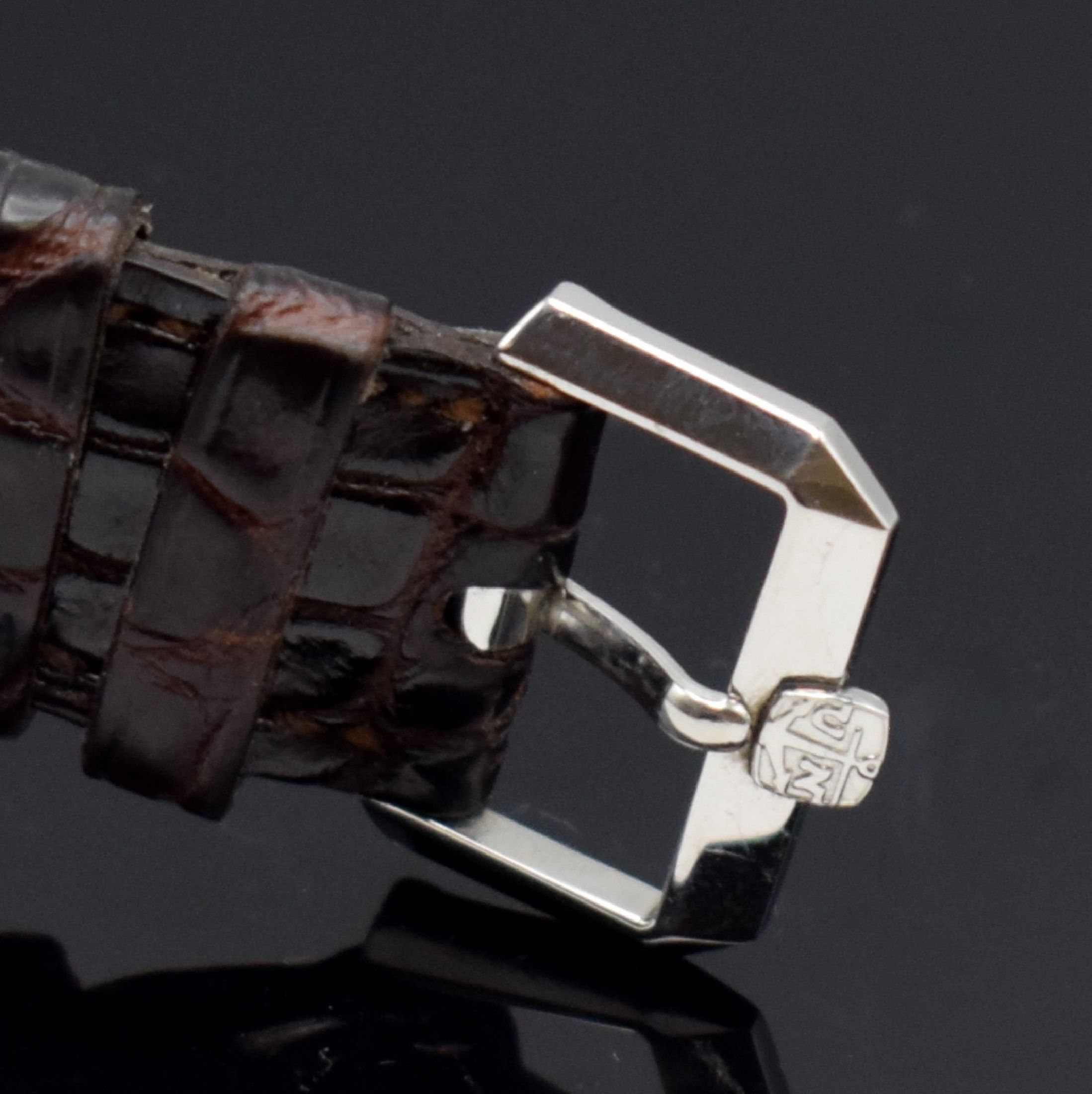 Detail f: ULYSSE NARDIN Michelangelo Big Date Herrenarmbanduhr Referenz 233-48, Schweiz um 2005, Automatik, tonneauförmiges Geh. in Stahl, Boden 4-fach ...