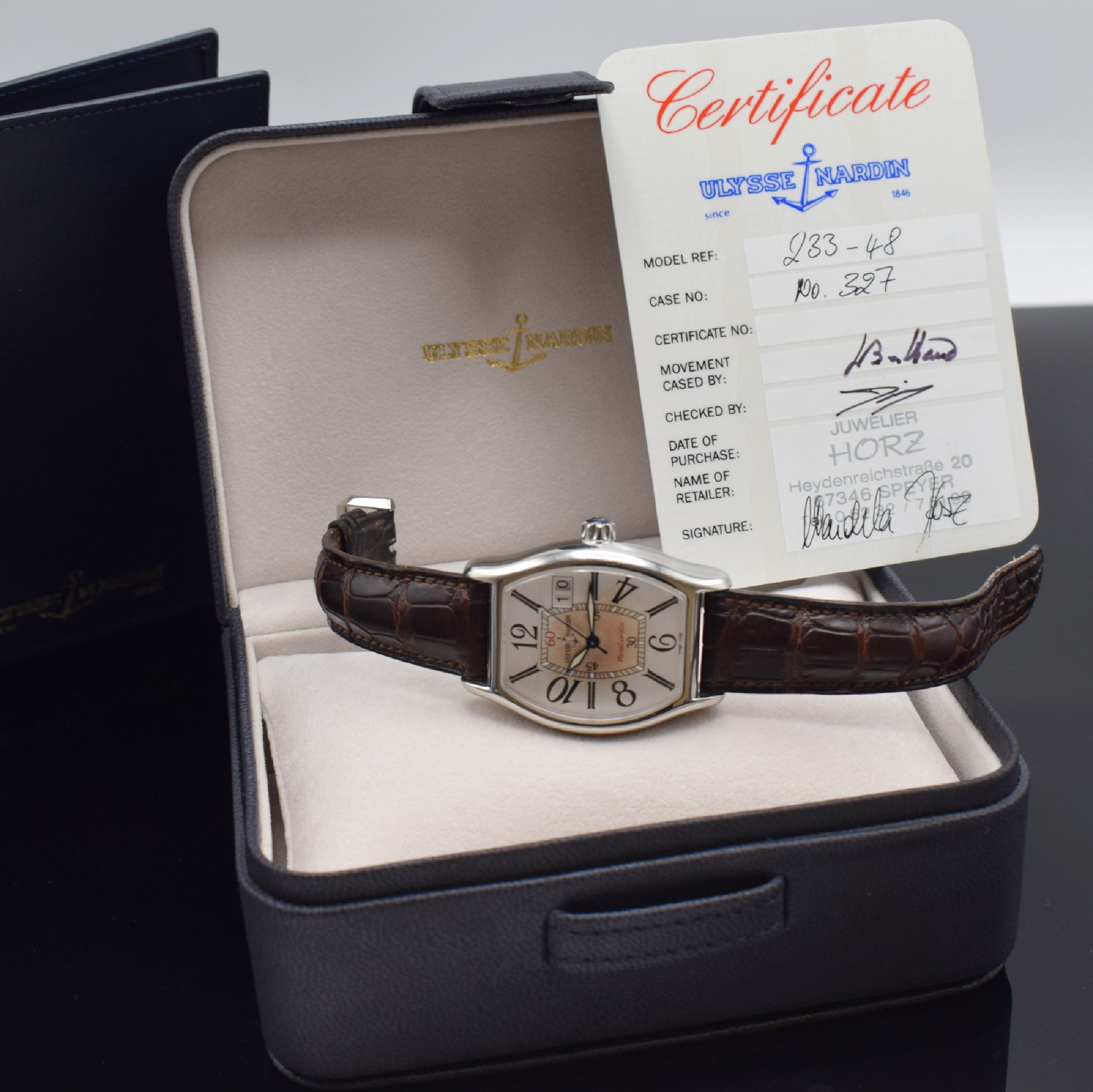 Detail g: ULYSSE NARDIN Michelangelo Big Date Herrenarmbanduhr Referenz 233-48, Schweiz um 2005, Automatik, tonneauförmiges Geh. in Stahl, Boden 4-fach ...