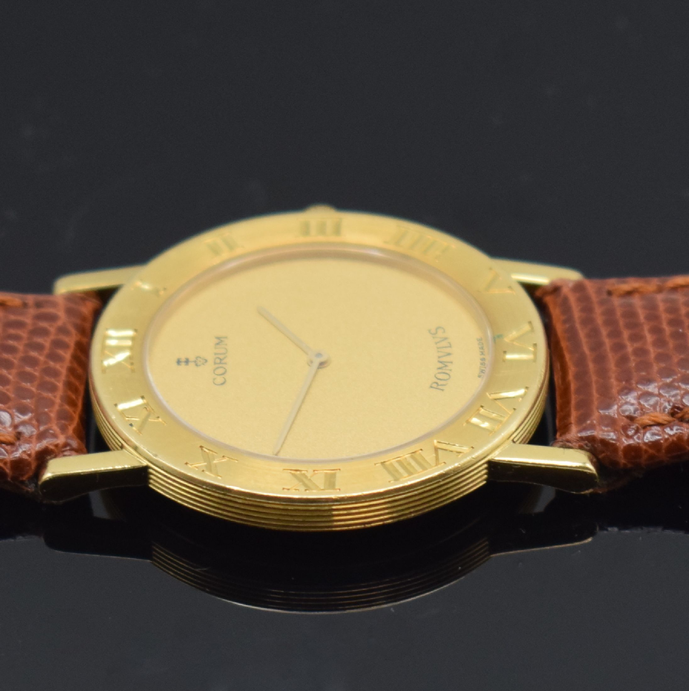 Detail c: CORUM Romulus Armbanduhr in GG 750/000 Referenz 50.101.56, Schweiz um 1994, quarz, 2-teil. Geh., Boden 6-fach verschr. (1x Schr. def. / zu ers.), ...