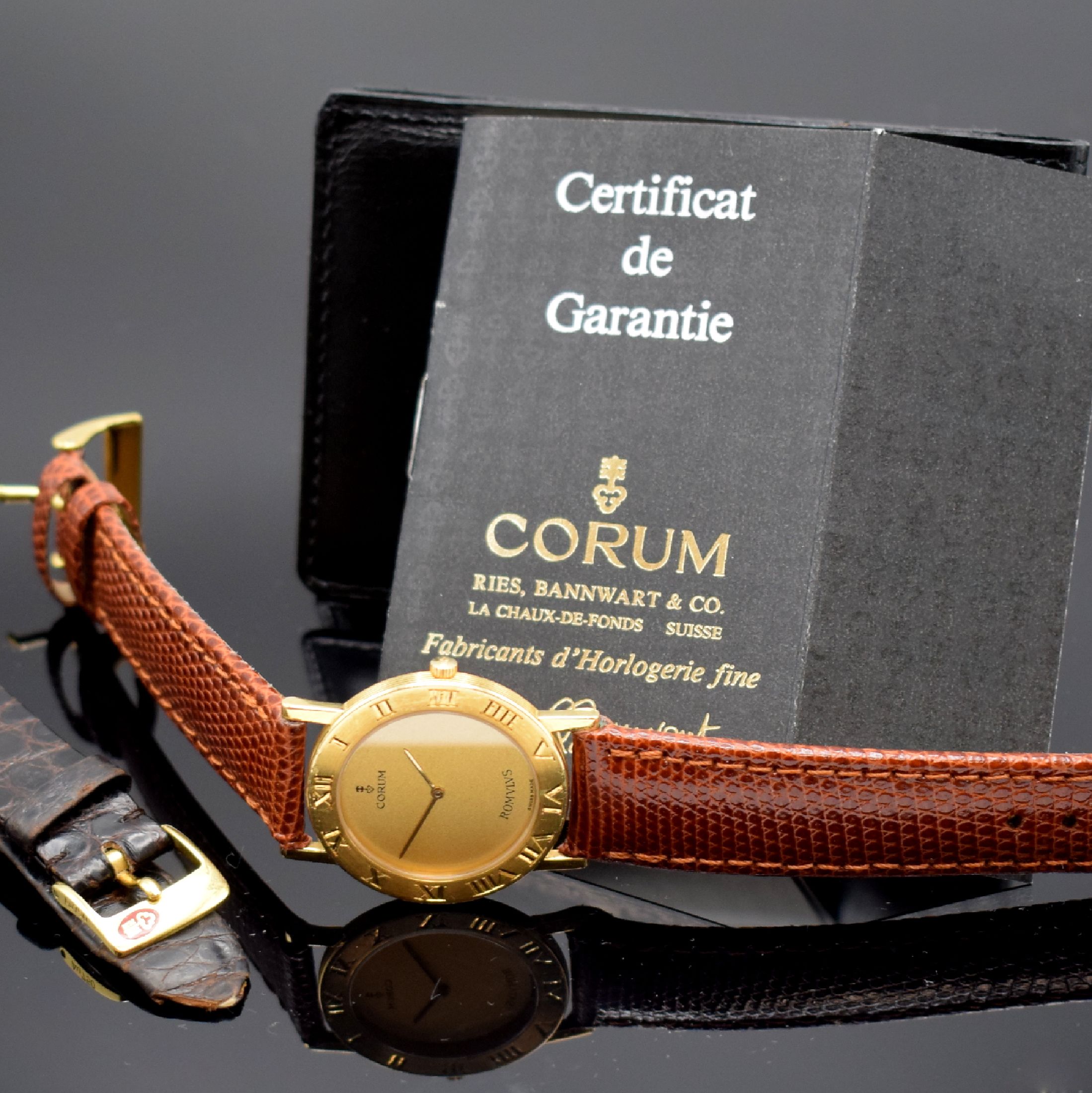 Detail e: CORUM Romulus Armbanduhr in GG 750/000 Referenz 50.101.56, Schweiz um 1994, quarz, 2-teil. Geh., Boden 6-fach verschr. (1x Schr. def. / zu ers.), ...
