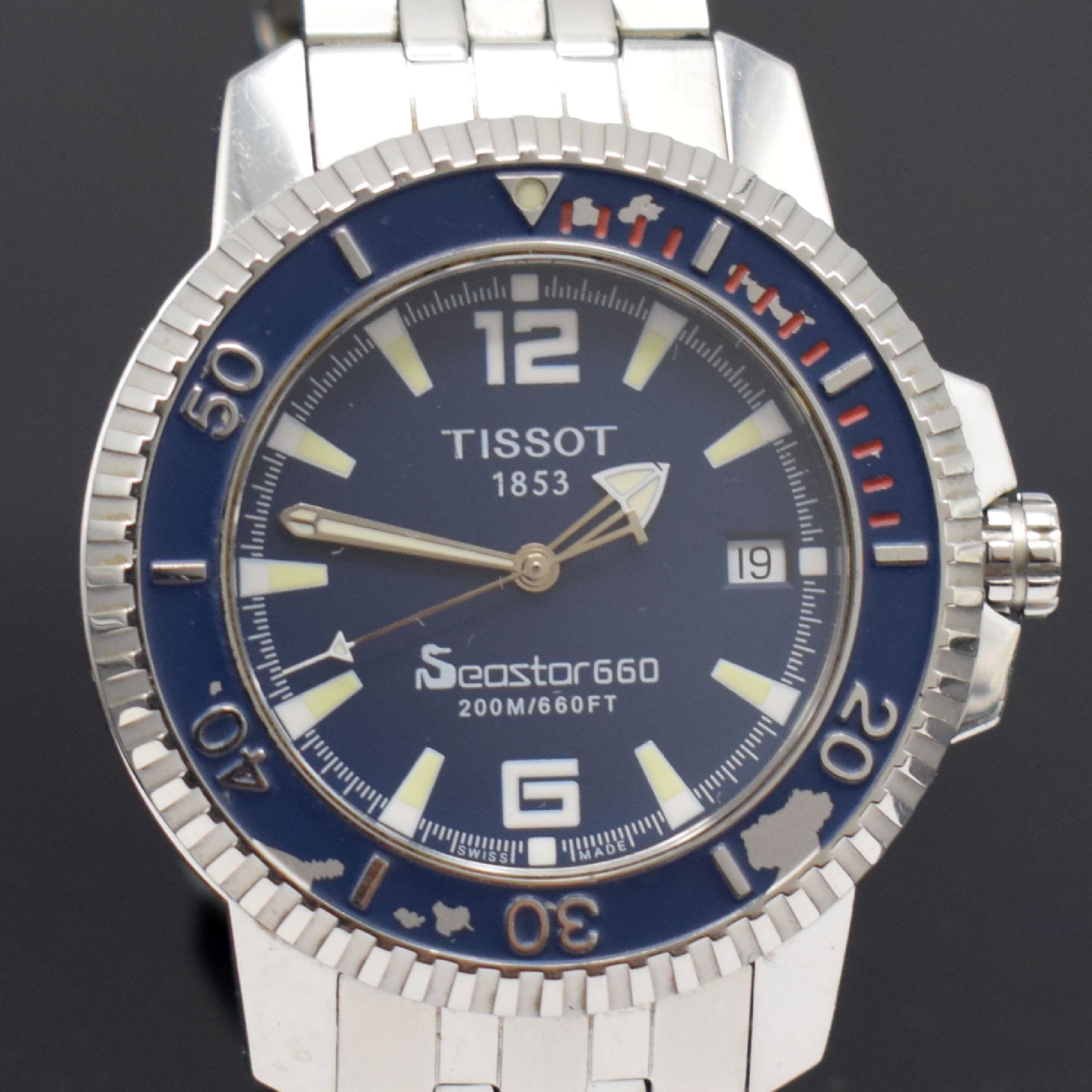 Detail a: TISSOT Seastar 660 Herrenarmbanduhr, Schweiz um 2004, quarz, verschr. Edelstahlgeh. inkl. Gliederband m. Faltschl., drehb. Lünette besch., blaues ...