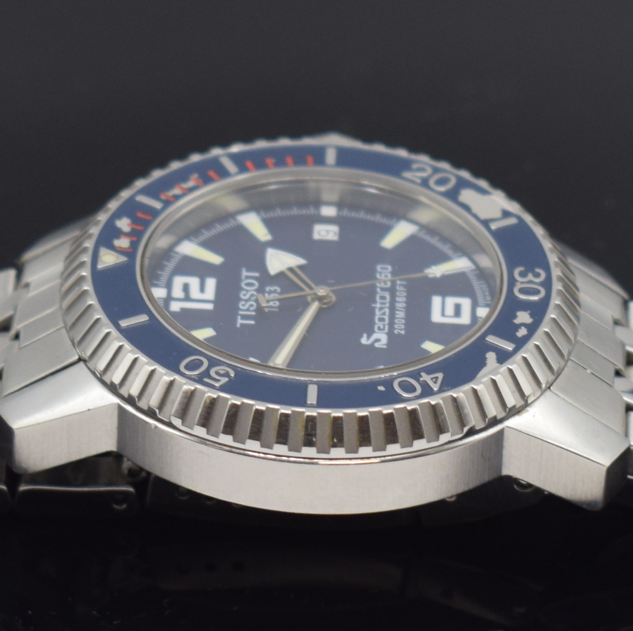 Detail e: TISSOT Seastar 660 Herrenarmbanduhr, Schweiz um 2004, quarz, verschr. Edelstahlgeh. inkl. Gliederband m. Faltschl., drehb. Lünette besch., blaues ...