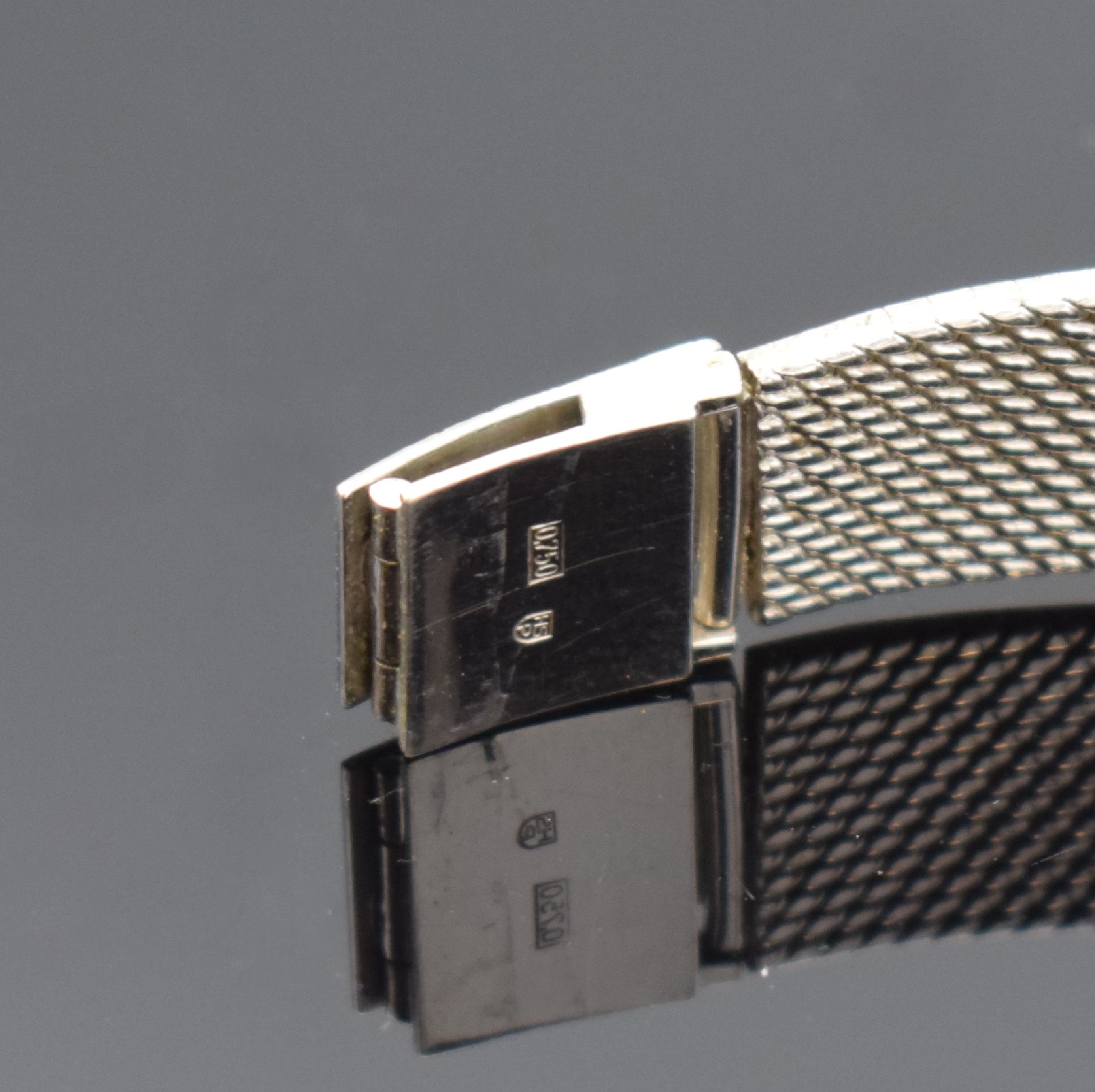 Detail c: EBEL Damenarmbanduhr in WG 750/000, Handaufzug, Schweiz um 1965, Lünette seitl. m. Diamanten bes., Boden aufgedr., Milanaiseband, Strukturzifferbl. ...