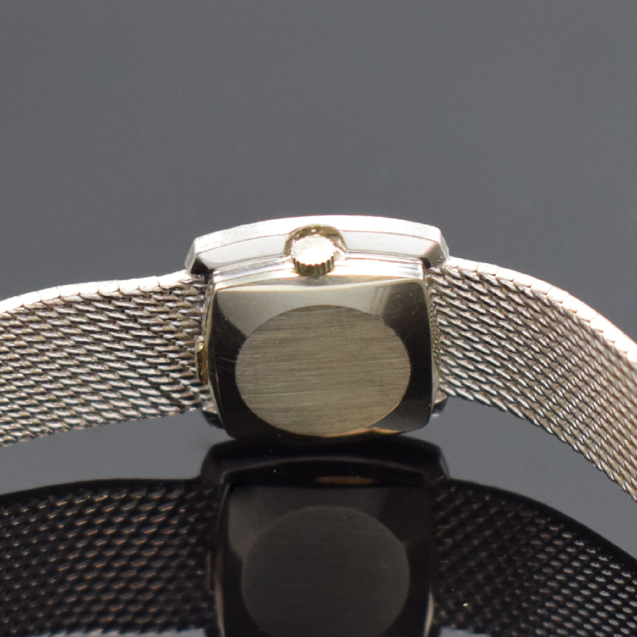 Detail e: EBEL Damenarmbanduhr in WG 750/000, Handaufzug, Schweiz um 1965, Lünette seitl. m. Diamanten bes., Boden aufgedr., Milanaiseband, Strukturzifferbl. ...