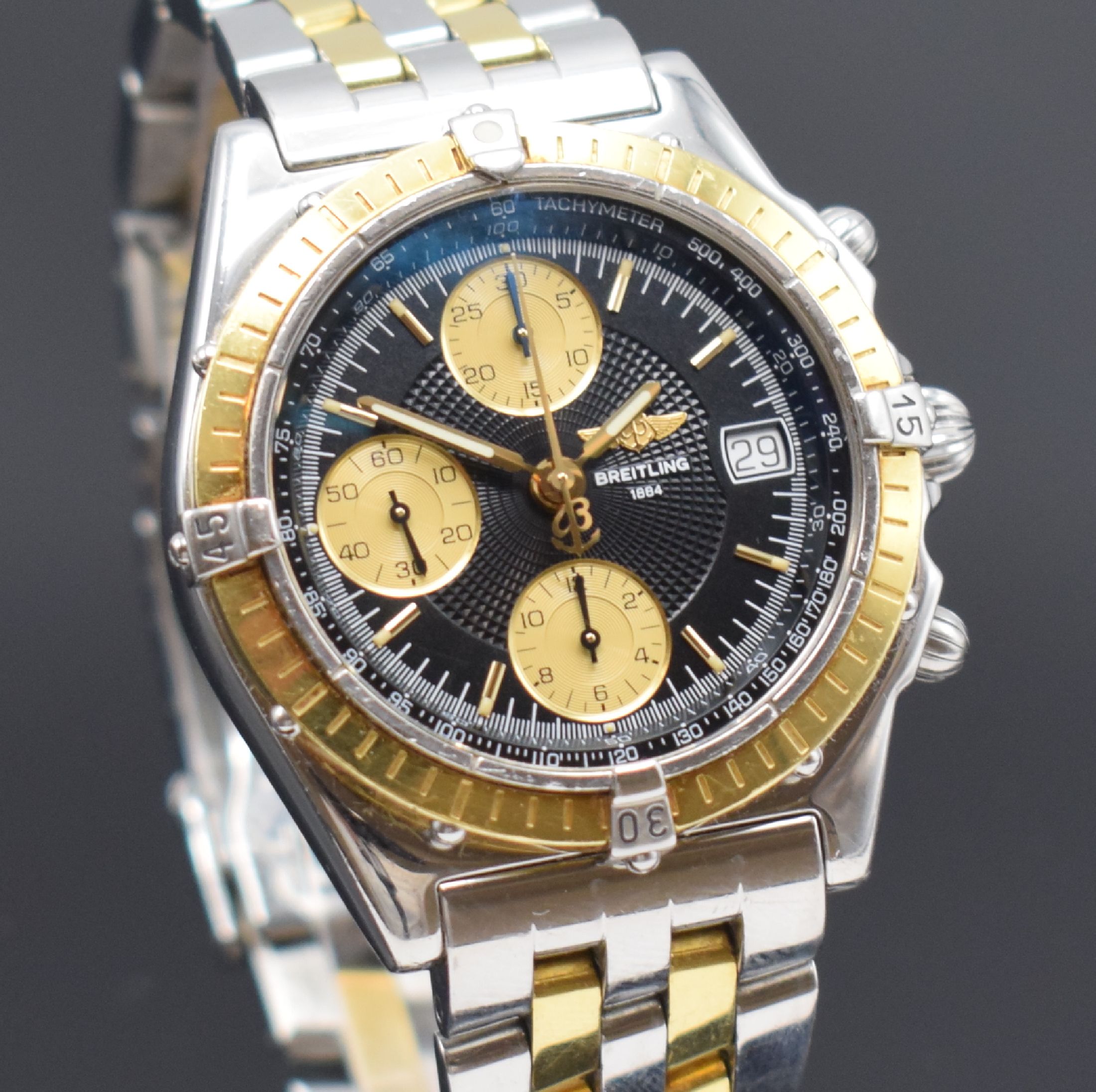 Detail c: BREITLING Chronomat Herrenarmbanduhr mit Chronograph Referenz D13050.1, Schweiz um 1995, Automatik, Edelstahl/Gold komb., verschr. Geh., Pilotband m. ...