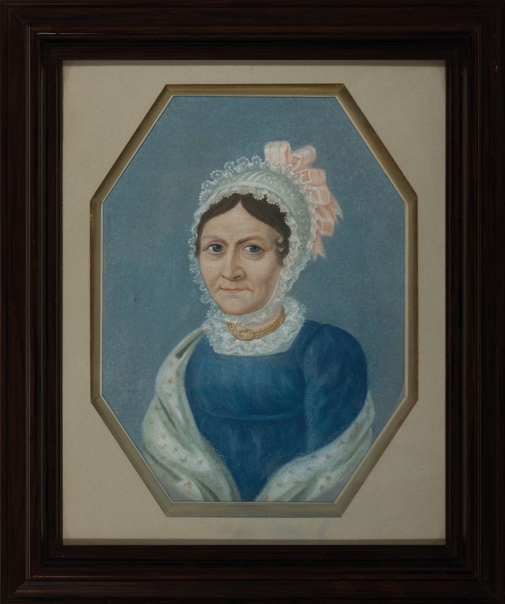 Detail k: Unbekannter Künstler des Biedermeier, deutsch,um 1830-40, Porträt einer Frau im blauen Kleid mit Spitzenhaube, Pastell auf Papier, 8-eckiger ...