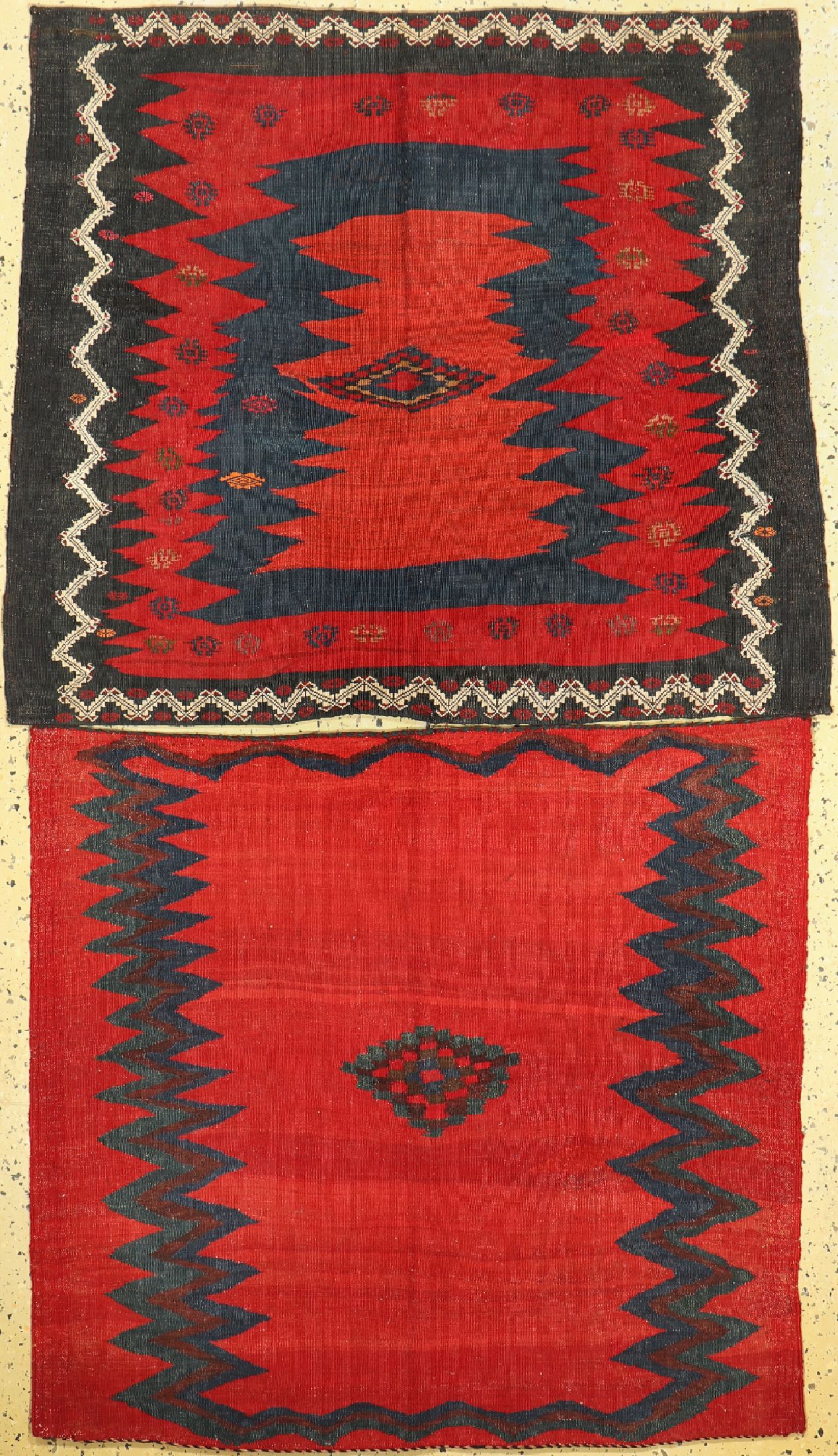 2 Sofreh, Persien, um 1900, Wolle auf Wolle, ca. 100 x 107 cm, EHZ: 2