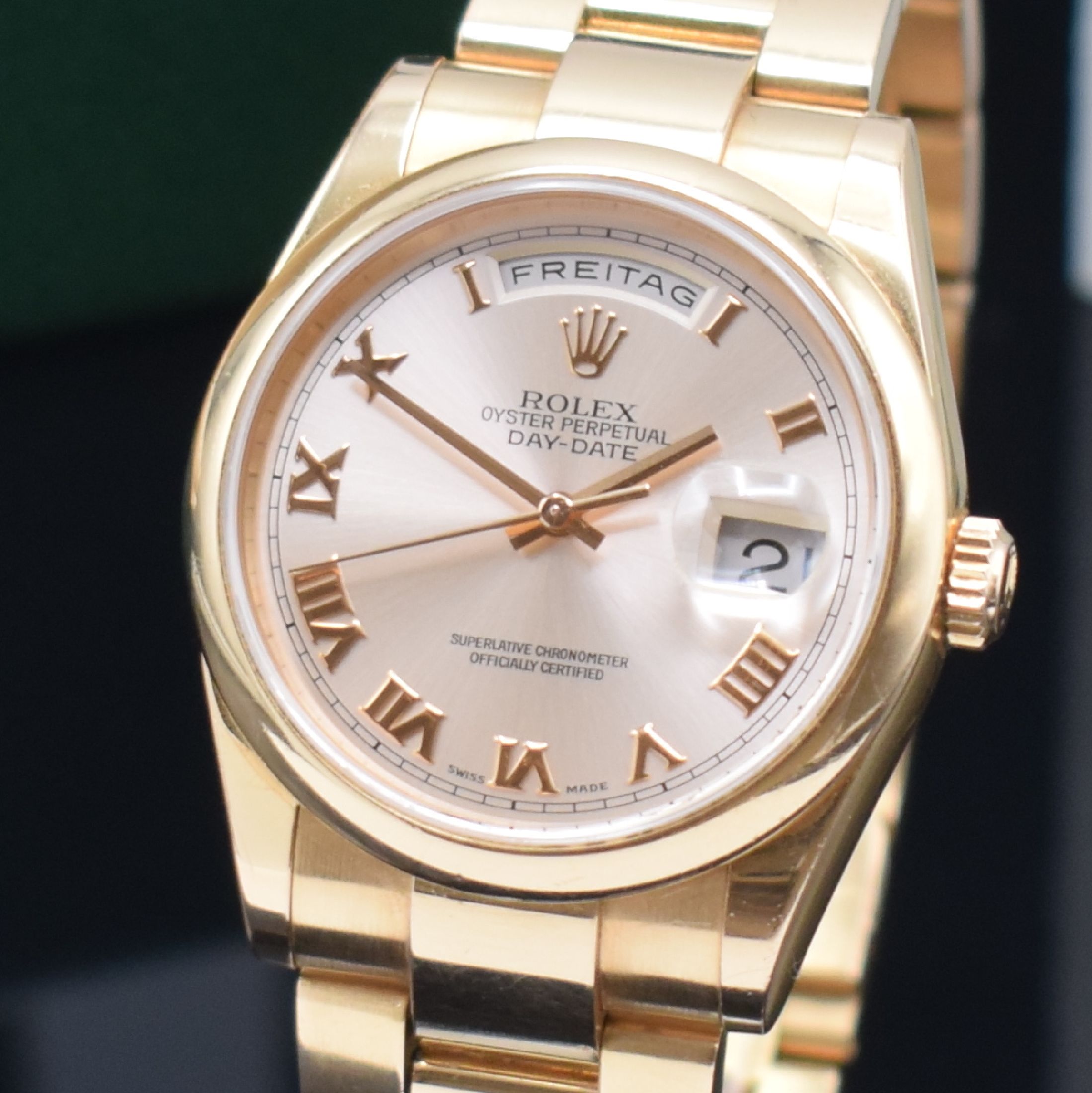 Detail b: ROLEX Herrenarmbanduhr Oyster Perpetual Day- Date Roségold 750/000 Referenz 118205, Automatik, LC 100, P-Serie, Boden und Krone verschr., ab Herst. ...