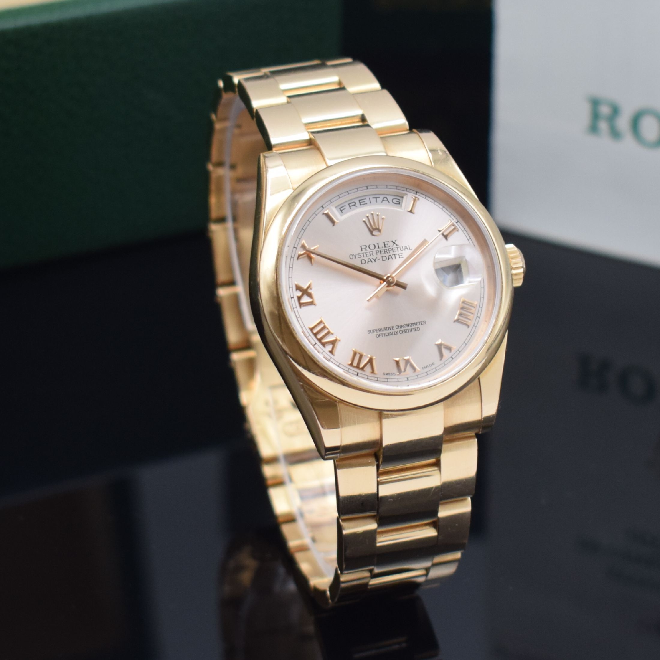 Detail d: ROLEX Herrenarmbanduhr Oyster Perpetual Day- Date Roségold 750/000 Referenz 118205, Automatik, LC 100, P-Serie, Boden und Krone verschr., ab Herst. ...
