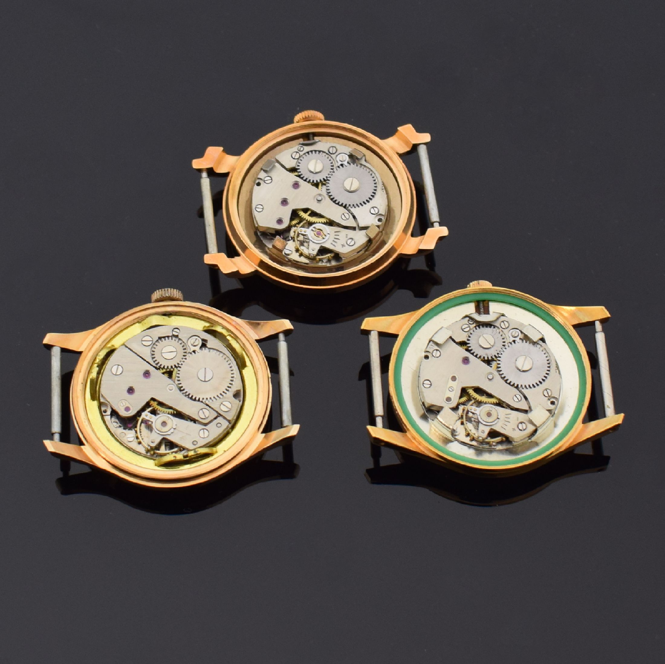 Detail c: Großes Konvolut: 32 ungetragene Armbanduhren, Frankreich um 1960, alle Handaufzug, 29 x bezeichnet REGA, 2 x NED´YS, 1 x SODIA, alle Gehäuse ...