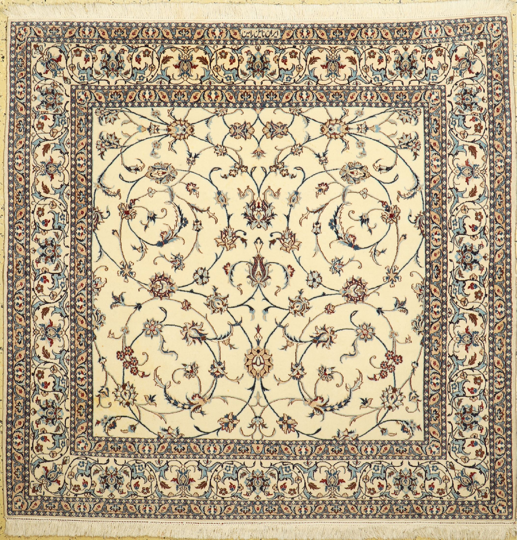 Nain fein(6 La), Persien, signiert(Ramin), ca. 40 Jahre, Korkwolle mit Seide, ca. 158 x 158 cm, ca. 1,0 Mio. Kn/qm, EHZ: 1-2(Fleckig)