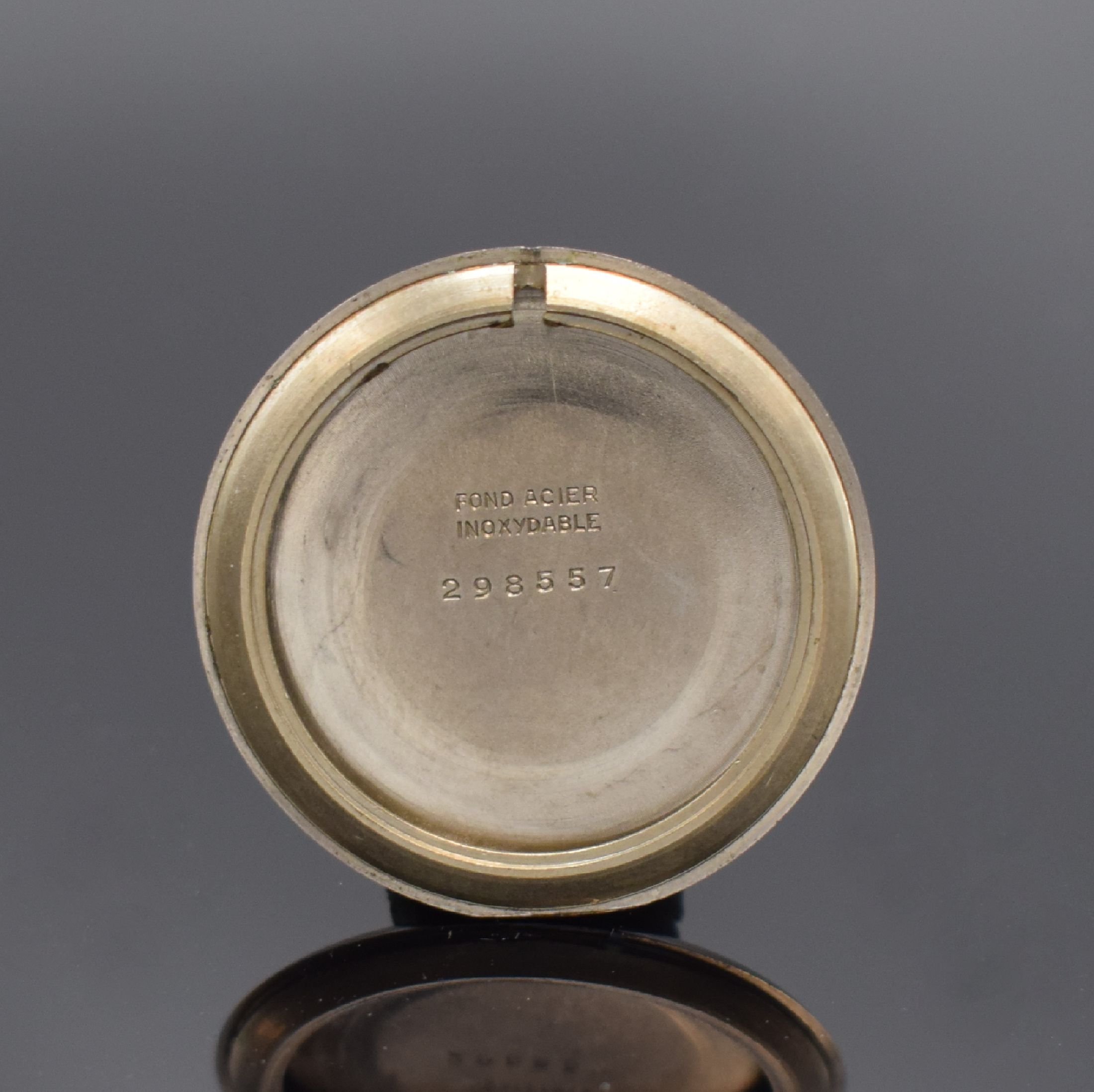 Detail d: BUREN Grand Prix Herrenarmbanduhr, Schweiz um 1955, Handaufzug, verchr. Geh., Stahlboden (dell.) gedr., silb. Zifferbl., silb. Std.-Ind., Zeiger und ...