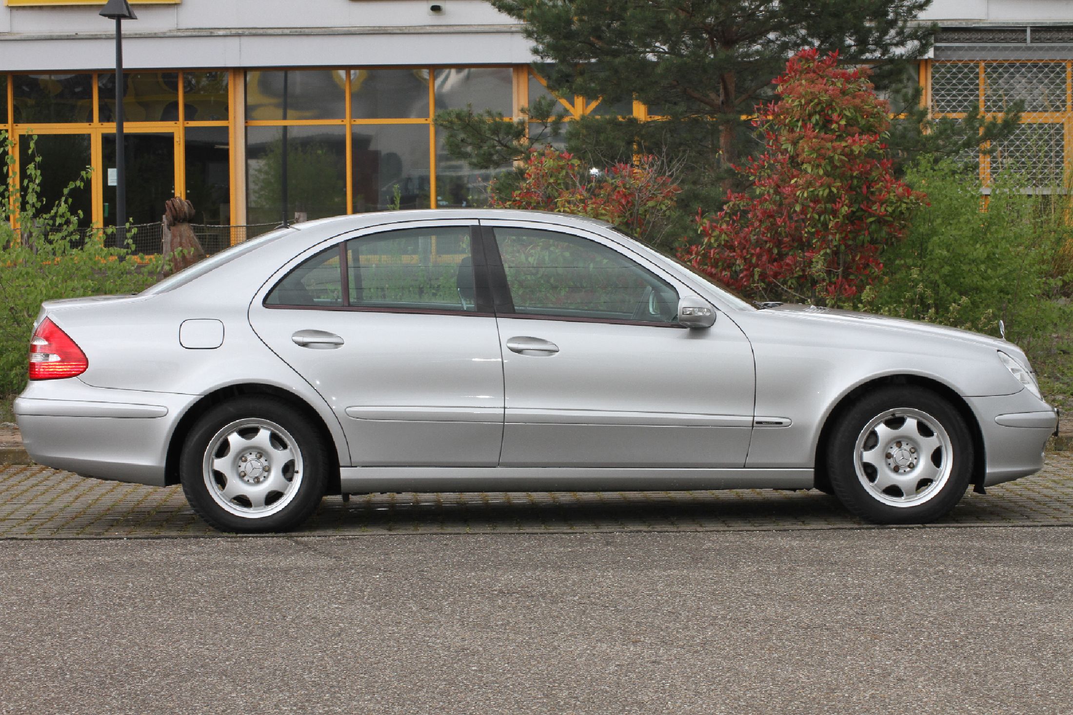 Detail a: Mercedes-Benz E 200 Kompressor, Fahrgestellnummer: WDB2110421A343174, EZ 07/2003, 3. Hand ( 2. auf 3. Hand innerhalb der Familie), Laufleistung ca. ...