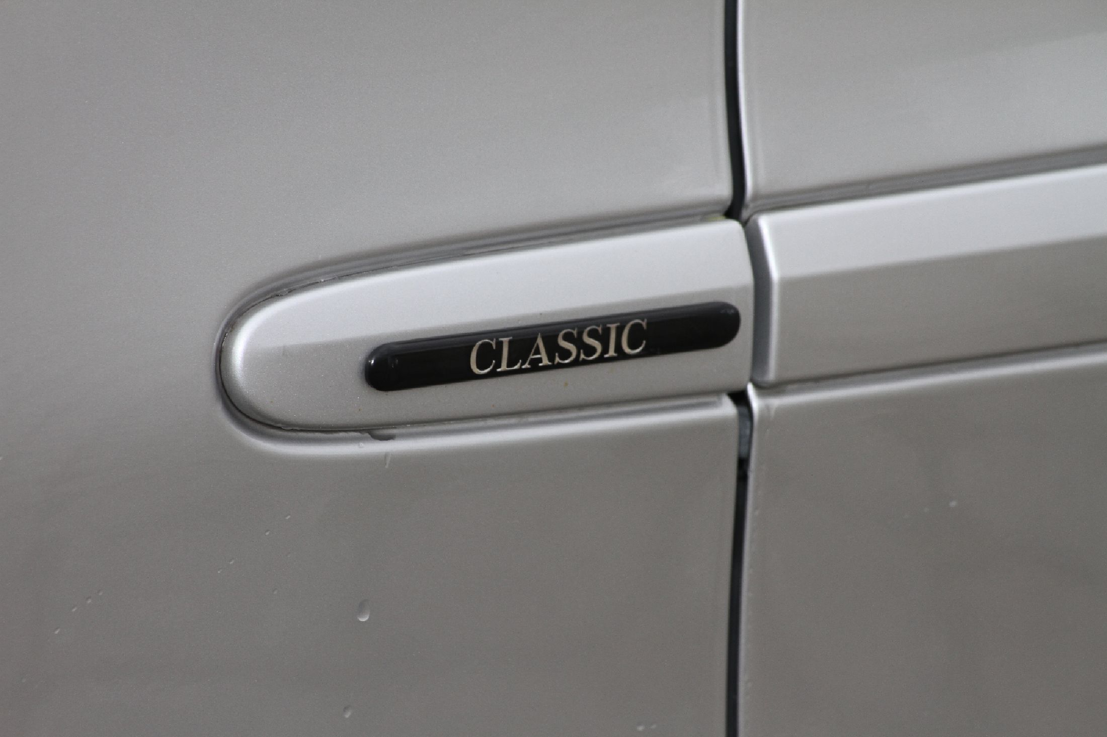 Detail d: Mercedes-Benz E 200 Kompressor, Fahrgestellnummer: WDB2110421A343174, EZ 07/2003, 3. Hand ( 2. auf 3. Hand innerhalb der Familie), Laufleistung ca. ...