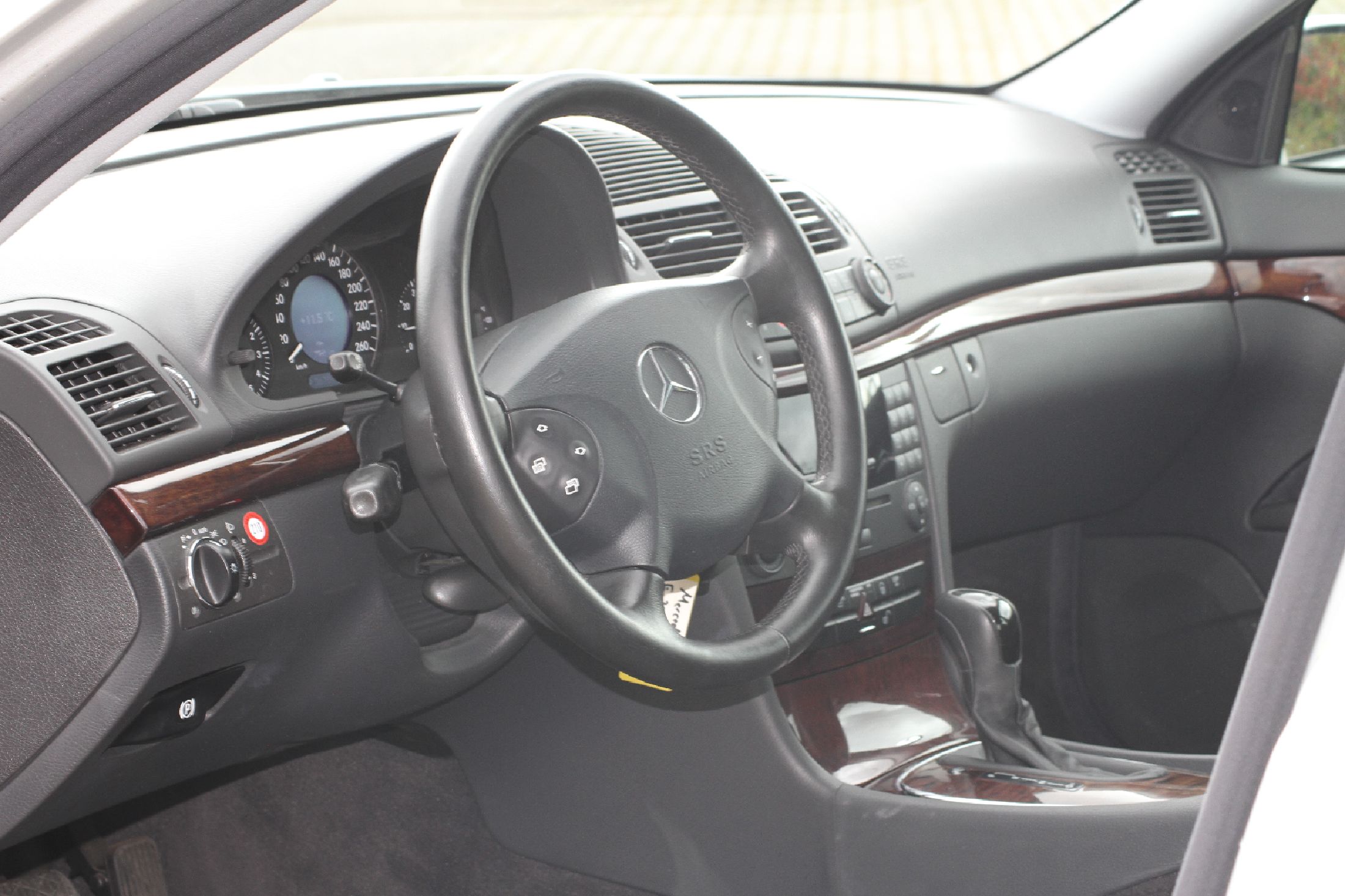 Detail e: Mercedes-Benz E 200 Kompressor, Fahrgestellnummer: WDB2110421A343174, EZ 07/2003, 3. Hand ( 2. auf 3. Hand innerhalb der Familie), Laufleistung ca. ...