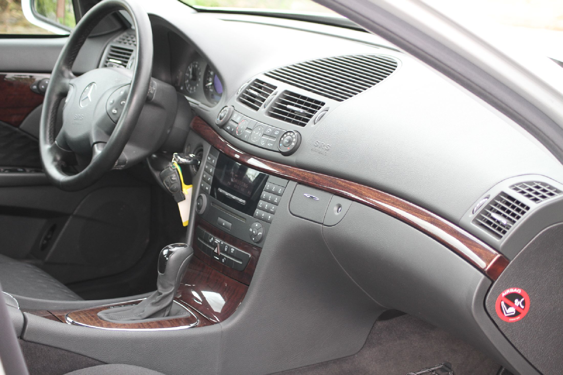 Detail f: Mercedes-Benz E 200 Kompressor, Fahrgestellnummer: WDB2110421A343174, EZ 07/2003, 3. Hand ( 2. auf 3. Hand innerhalb der Familie), Laufleistung ca. ...