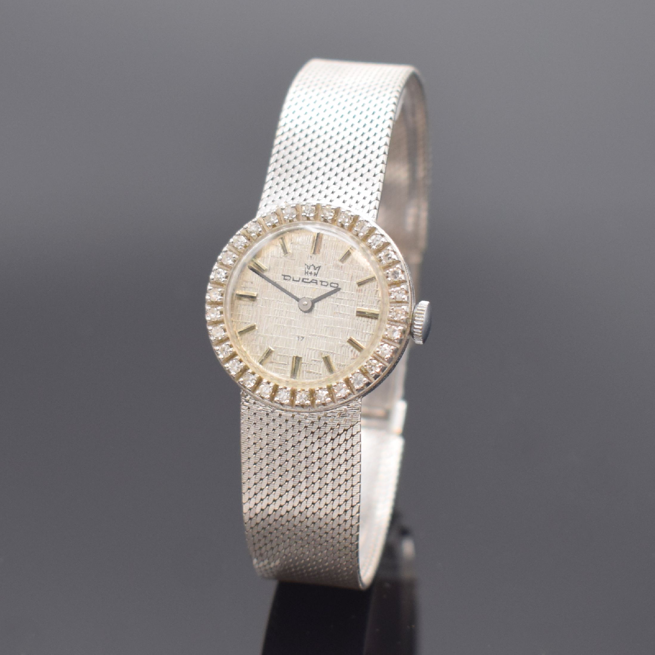 DUCADO Damenarmbanduhr in WG 585/000 mit Diamanten, Schweiz um 1970, Handaufzug, Milanaiseband, Boden aufgedr., Lünette aufw. m. Diamanten bes., ...
