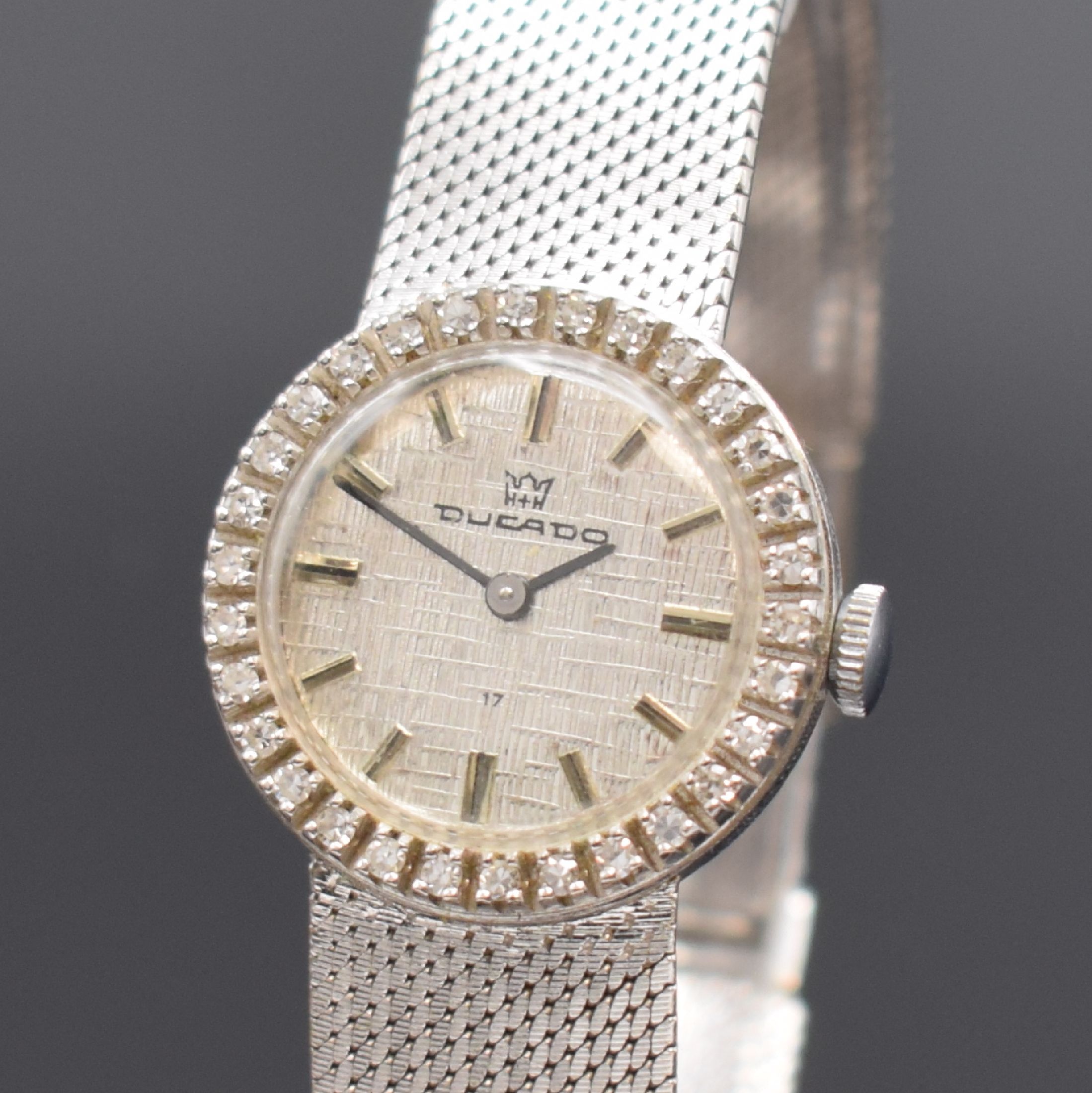 Detail a: DUCADO Damenarmbanduhr in WG 585/000 mit Diamanten, Schweiz um 1970, Handaufzug, Milanaiseband, Boden aufgedr., Lünette aufw. m. Diamanten bes., ...