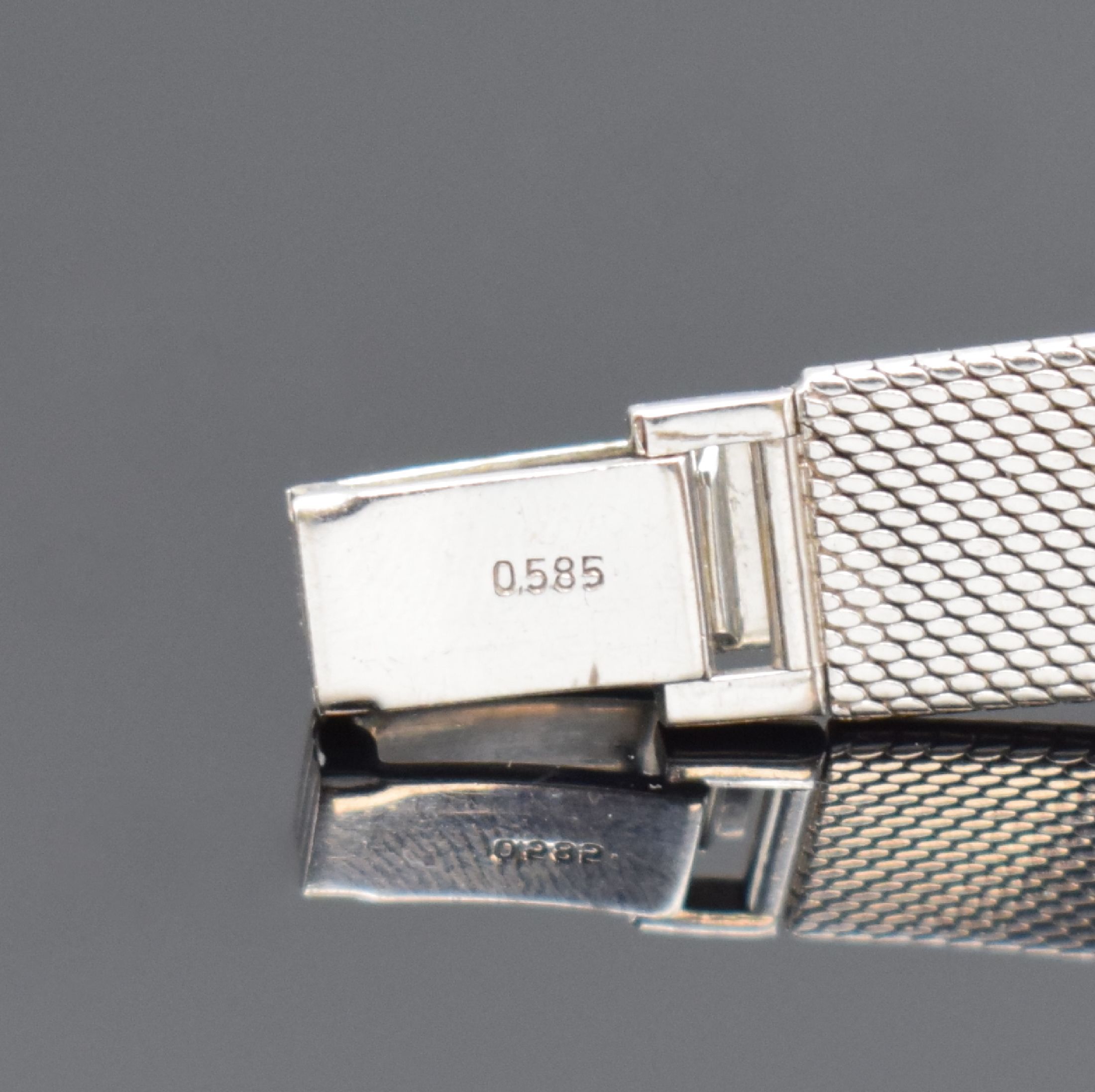 Detail b: DUCADO Damenarmbanduhr in WG 585/000 mit Diamanten, Schweiz um 1970, Handaufzug, Milanaiseband, Boden aufgedr., Lünette aufw. m. Diamanten bes., ...