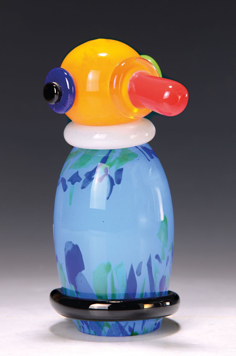 Otmar Alt, geb. 1940, Glasskulptur, farbloses Glas mit bunten Überfängen bzw. Einschmelzungen im Zwischenglas, am Boden signiert, H. ca. 18 cm