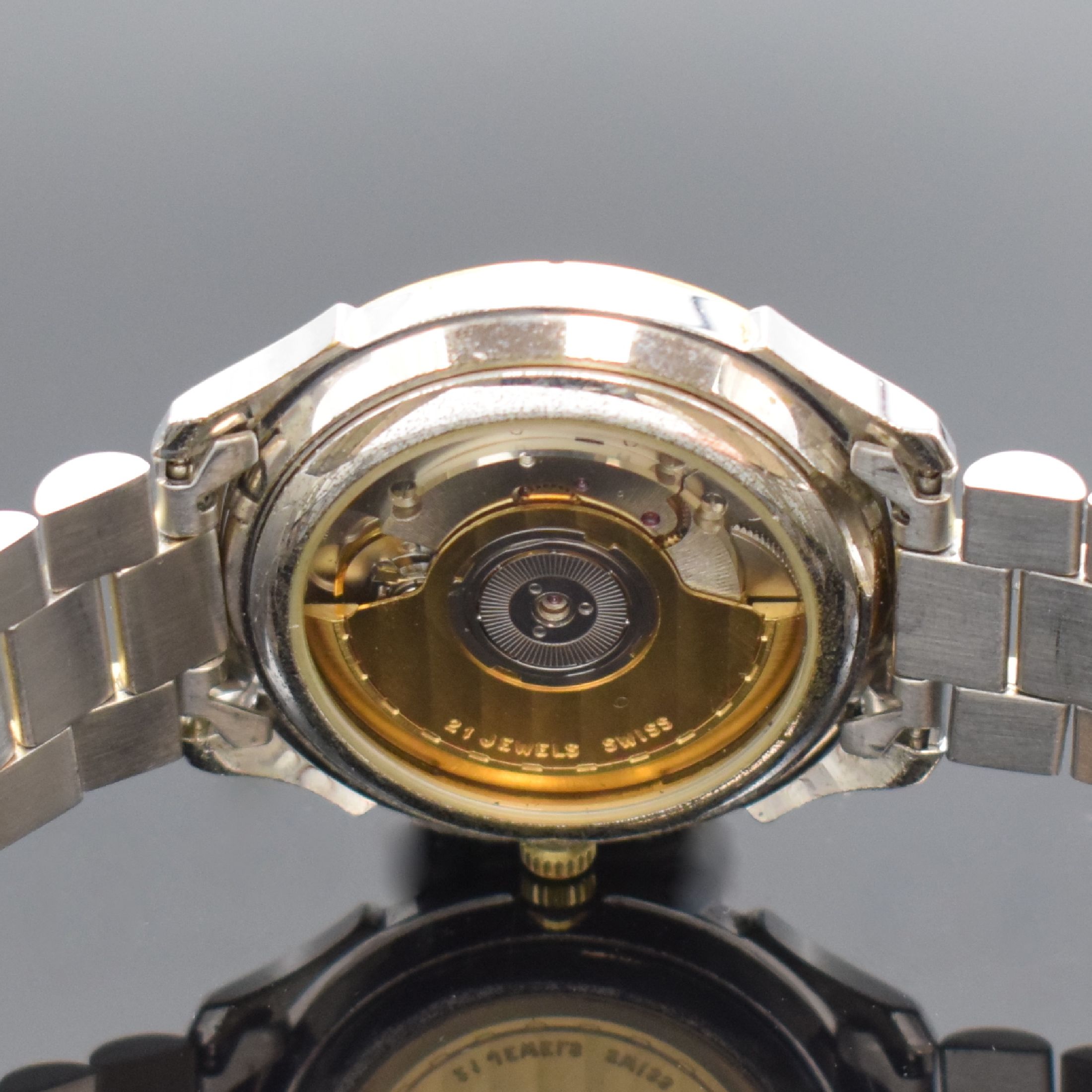 Detail e: GUB Glashütte/SA Herrenarmbanduhr, Deutschland um 1990, Automatik, beids. vergl. z. T. verg./verchr., Gliederband m. Faltschl.,Boden aufgedr., ...