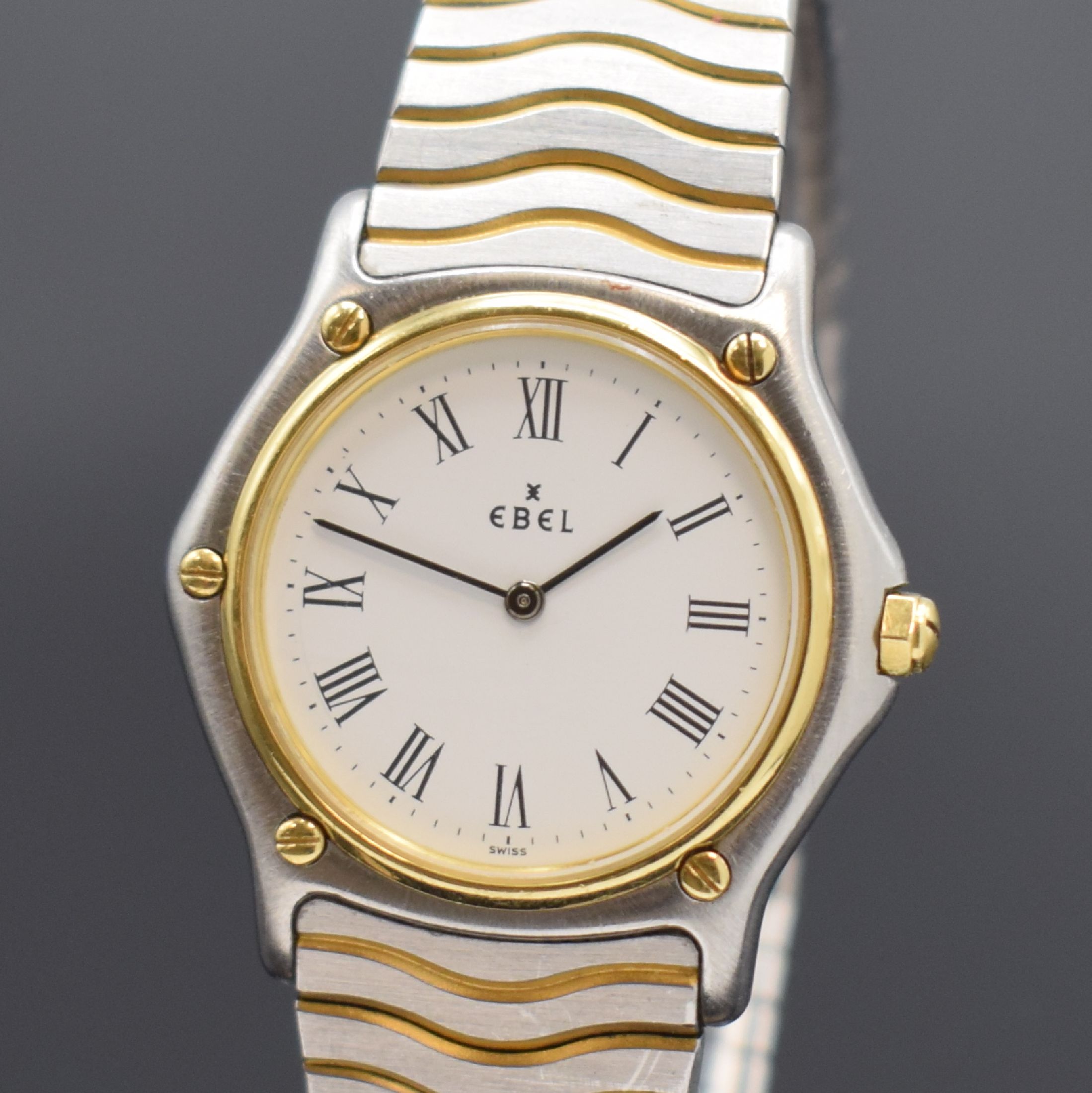 Detail a: EBEL Herrenarmbanduhr Serie Sport Classique Referenz 181909, Schweiz um 1990, Edelstahl/Gold kombiniert inkl. Wellengliederband m. Faltschl., ...