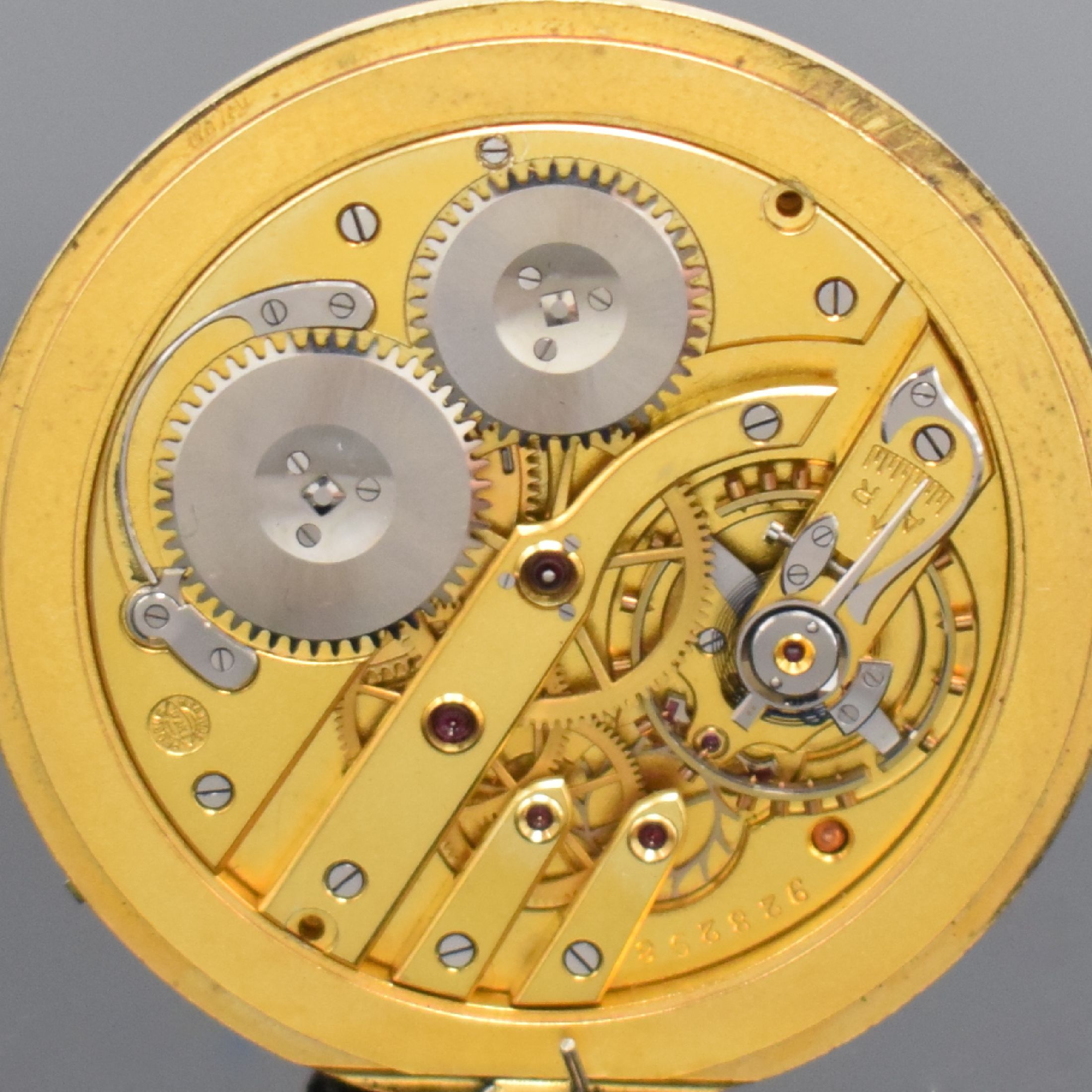 Detail a: IWC Taschenuhrwerk Kaliber 73, Schweiz um 1930, gold. Zifferbl. m. arab. Zahlen und Indizes fl., kl. Sek. b. 6, gold. Zeiger, verg. Brückenankerwerk ...