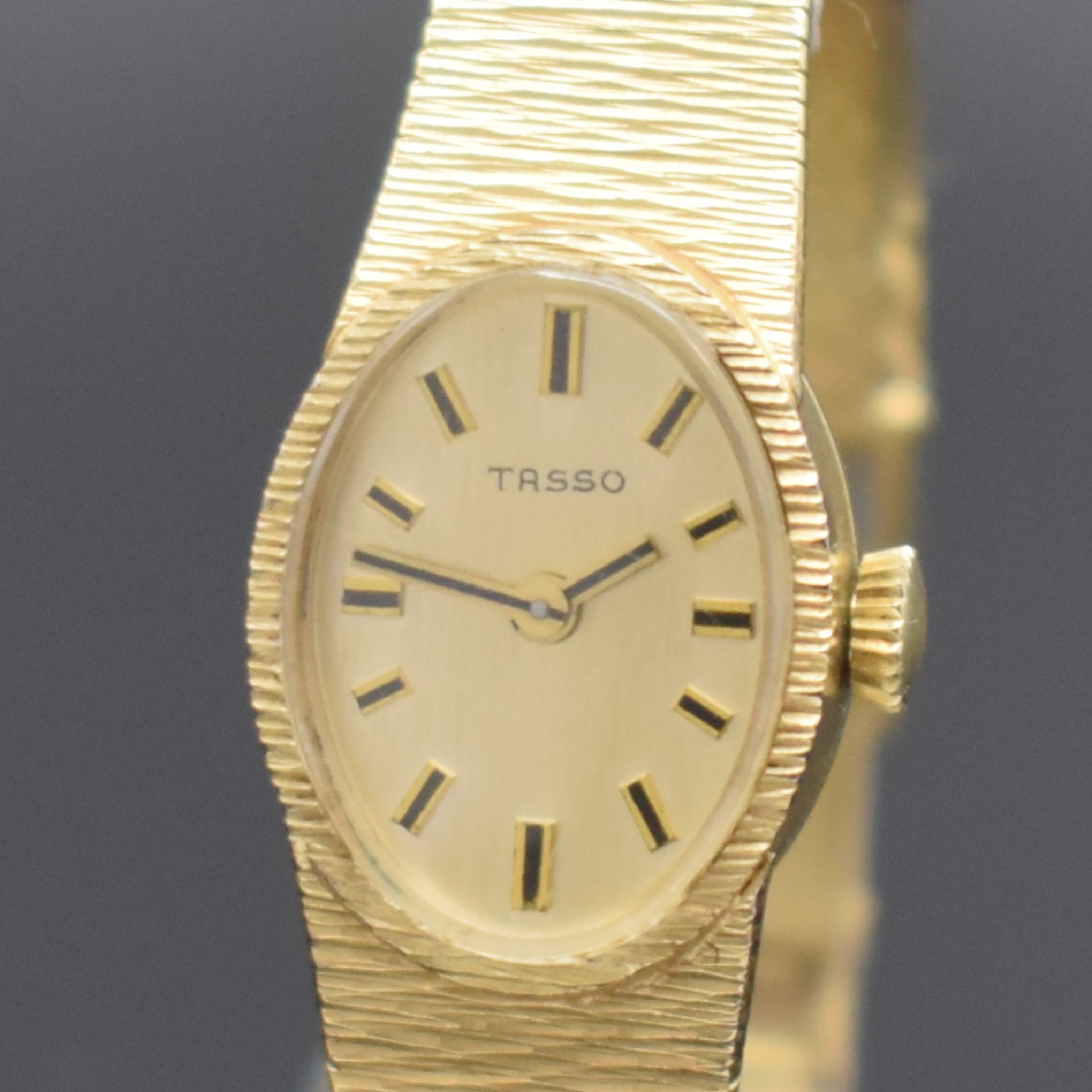Detail a: TASSO Damenarmbanduhr in GG 585/000, Schweiz um 1975, Handaufzug, Boden aufgedr., silb. Zifferbl. altersbed. pat., aufgel. Std.-Ind., gold. Zeiger, ...