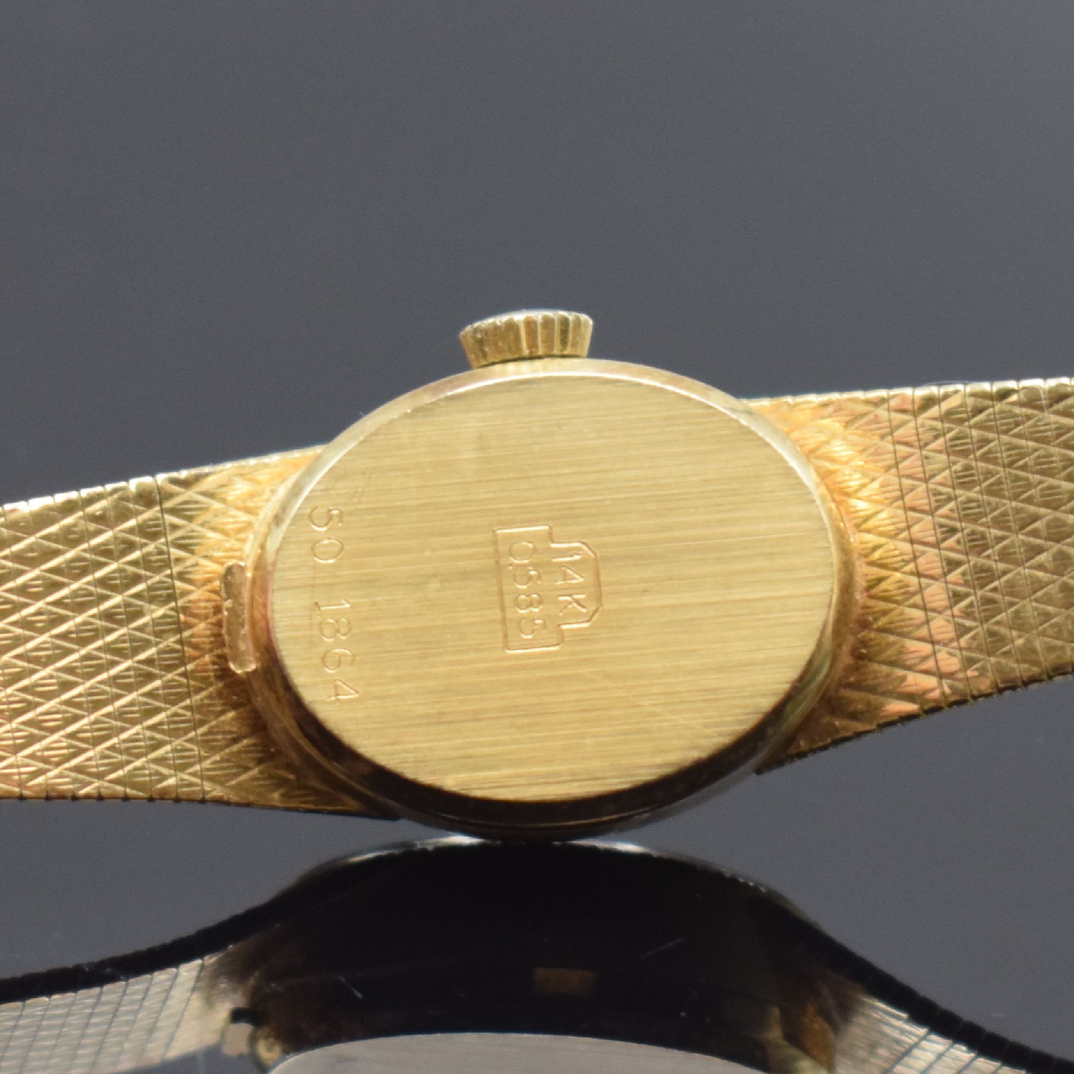 Detail c: TASSO Damenarmbanduhr in GG 585/000, Schweiz um 1975, Handaufzug, Boden aufgedr., silb. Zifferbl. altersbed. pat., aufgel. Std.-Ind., gold. Zeiger, ...