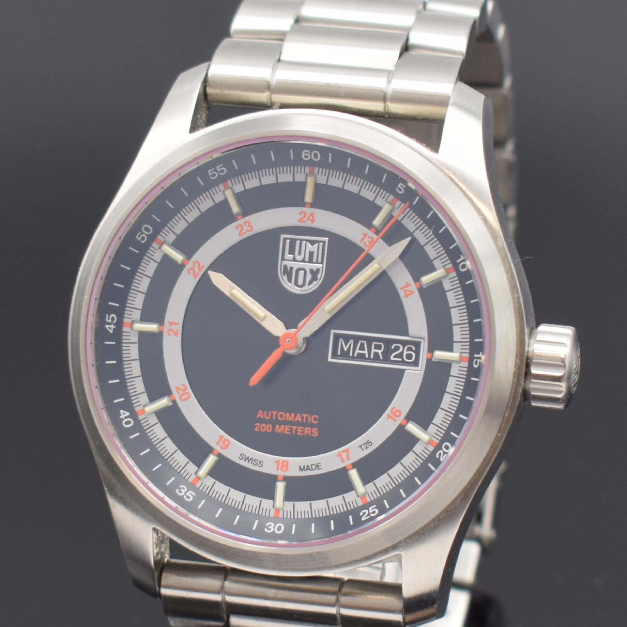 Detail a: LUMINOX Atacama Field XL.1902 Herrenarmbanduhr in Stahl, Schweiz um 2015, Automatik, Boden und Krone verschr., orig. Gliederband m. Faltschl., ...