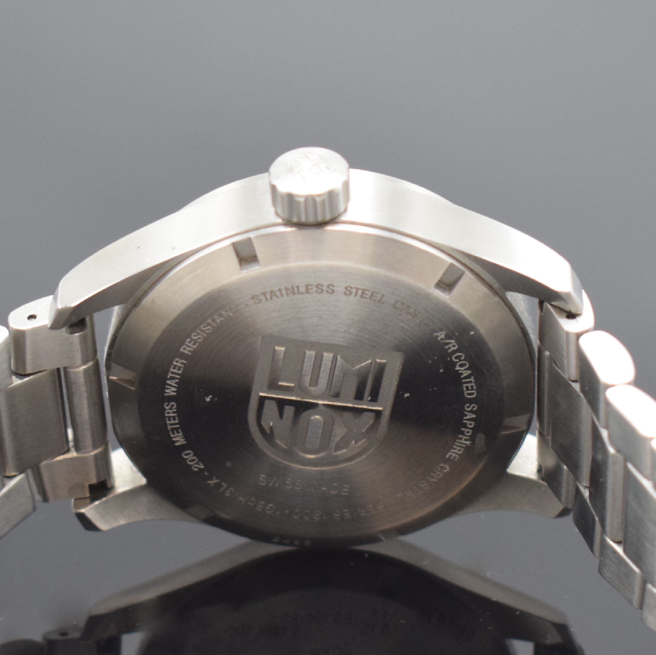 Detail d: LUMINOX Atacama Field XL.1902 Herrenarmbanduhr in Stahl, Schweiz um 2015, Automatik, Boden und Krone verschr., orig. Gliederband m. Faltschl., ...