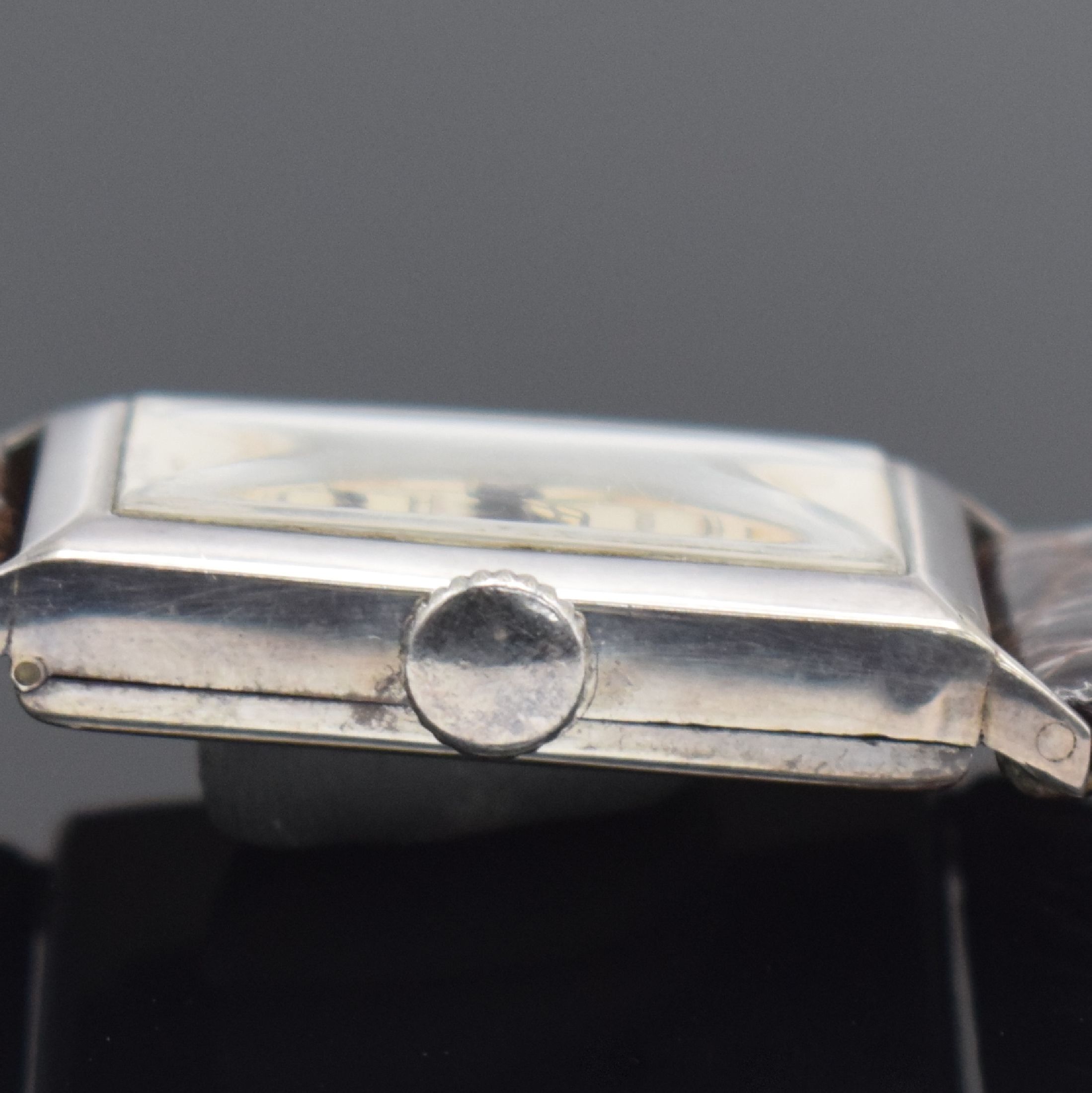 Detail b: LONGINES Armbanduhr mit Kaliber 9,47N, Schweiz um 1928, Handaufzug, 2-teil. 925er Silber Scharniergeh. unsign., silb. Zifferbl. m. arab. Zahlen ...