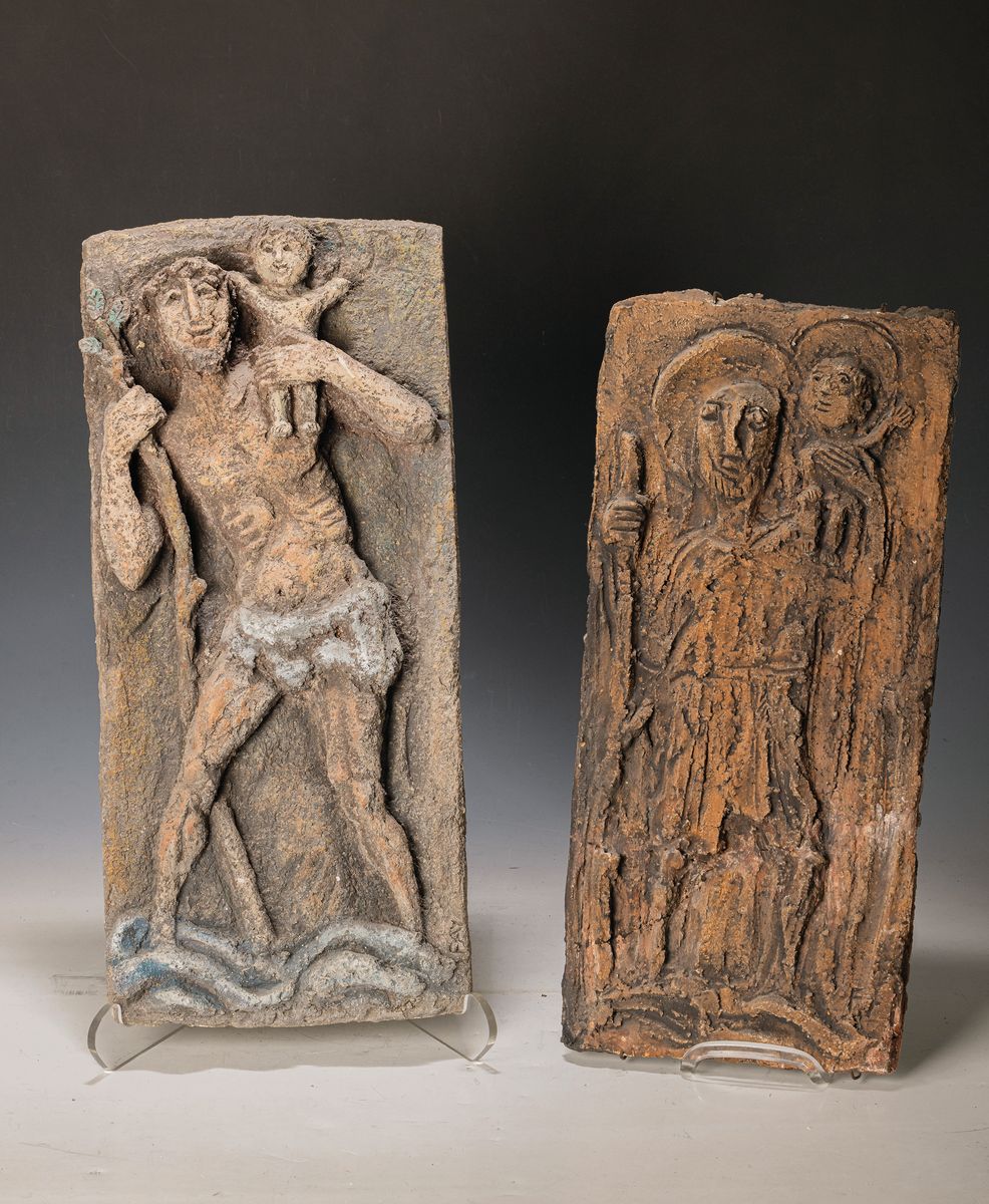 Hanns Fay, 1888 Frankenthal-1957 Neustadt a.d.Weinstraße, zwei Kunstkeramiken, Reliefs: Christopherus mit Jesuskind, bunt staffiert, bestoßen bzw. ...